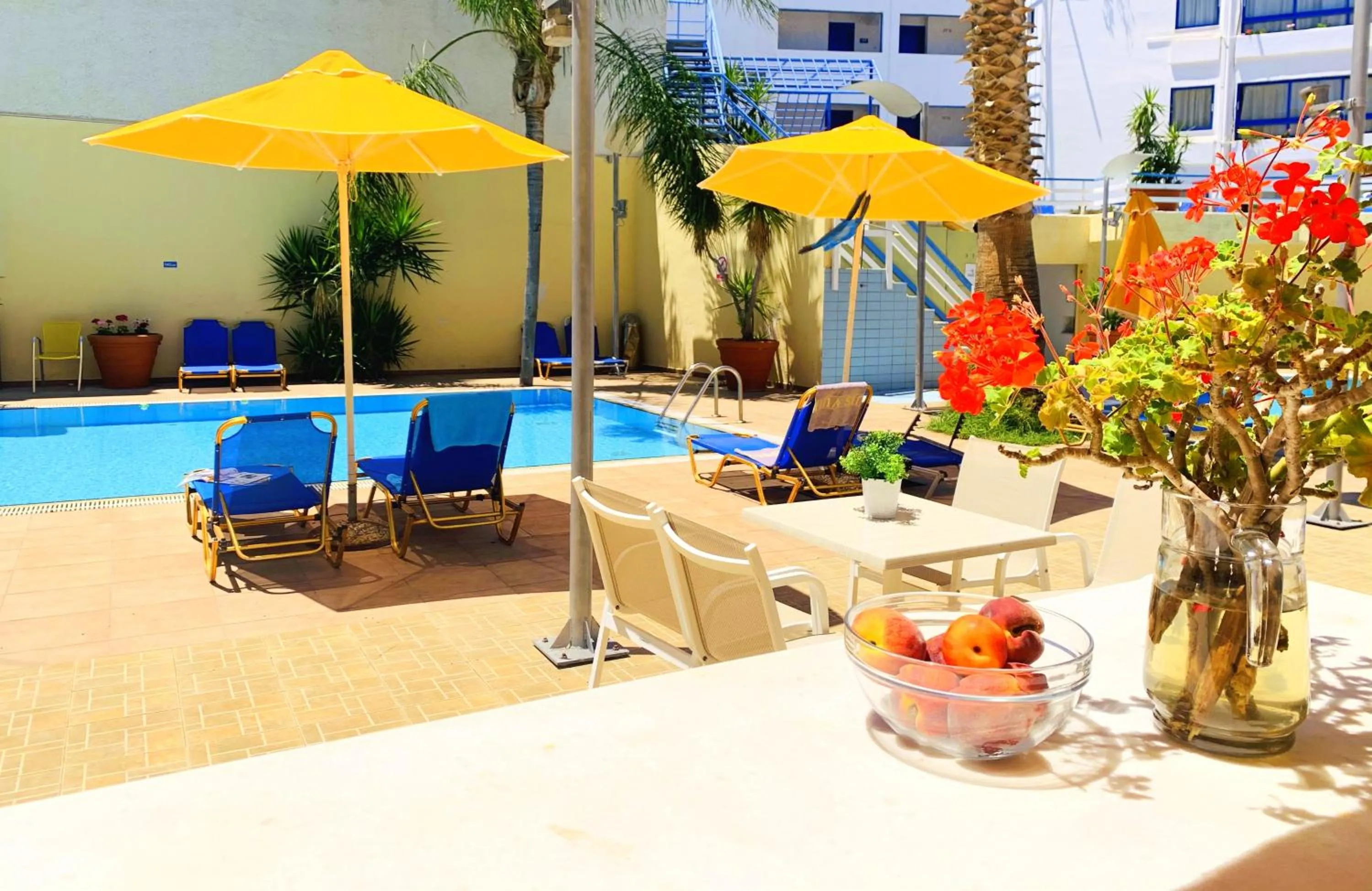 Swimming pool in Kassavetis Center - Hotel Studios & Apartments