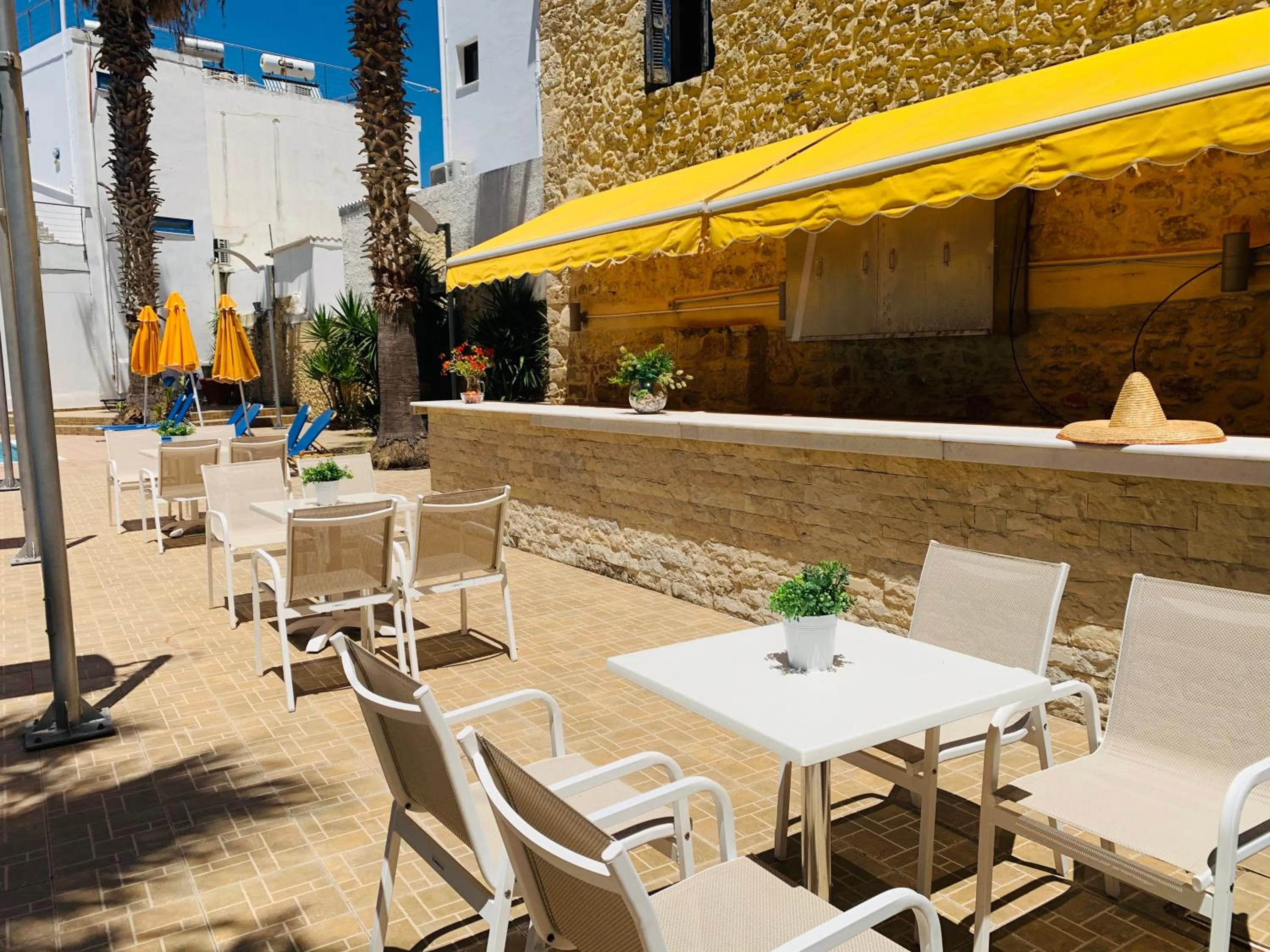 Lounge or bar in Kassavetis Center - Hotel Studios & Apartments