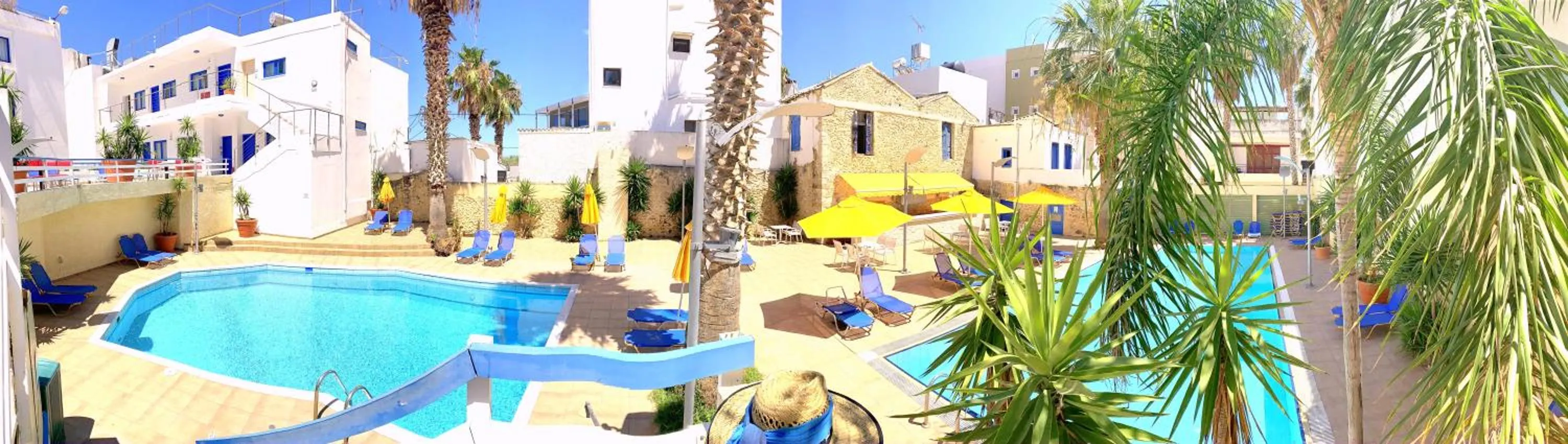 Swimming pool in Kassavetis Center - Hotel Studios & Apartments