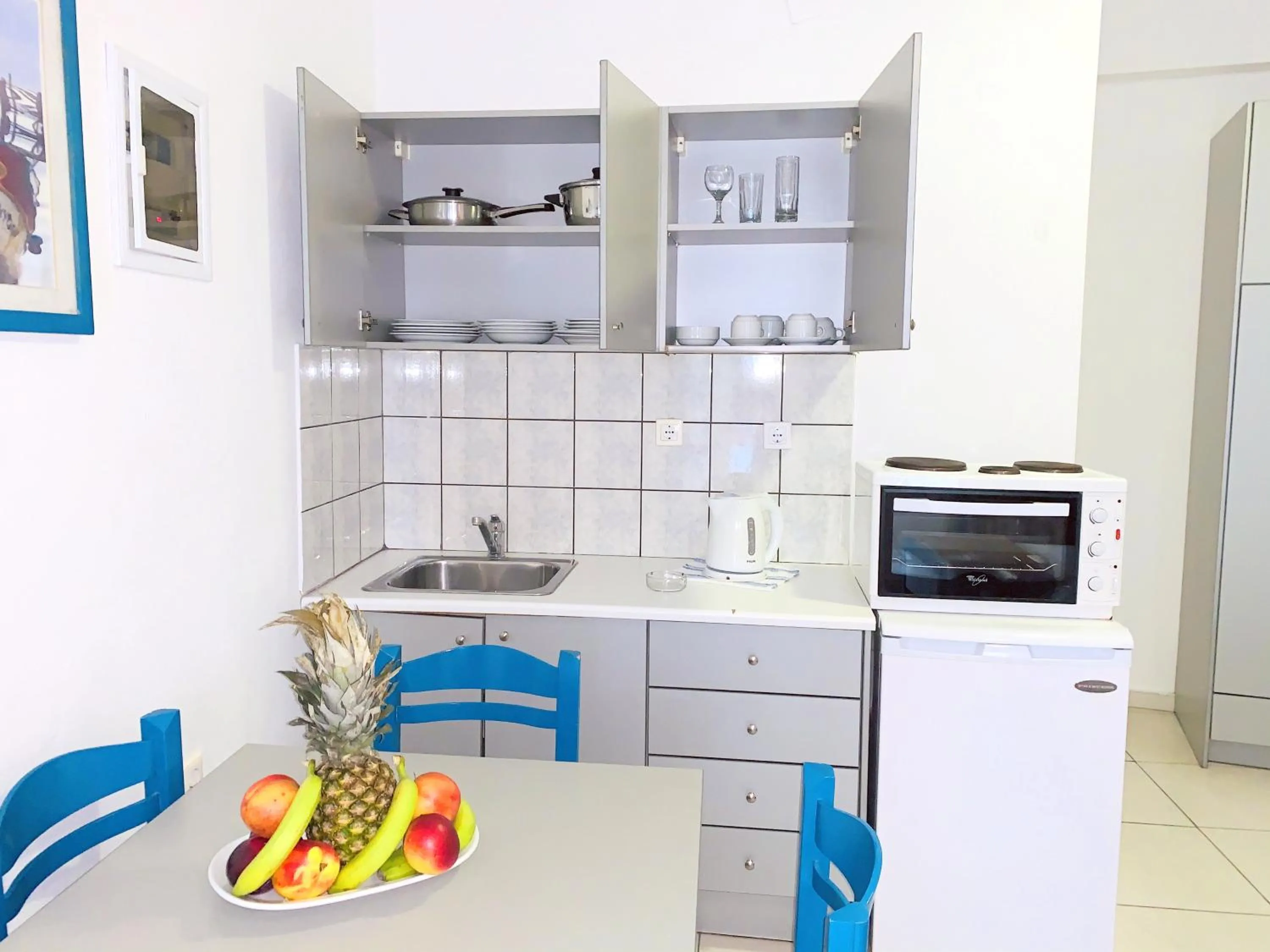 Kitchen or kitchenette in Kassavetis Center - Hotel Studios & Apartments