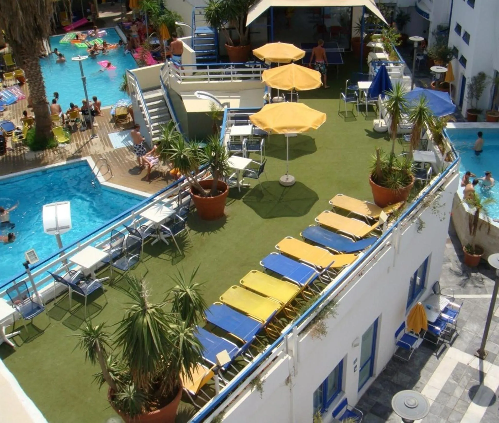 Swimming pool in Kassavetis Center - Hotel Studios & Apartments