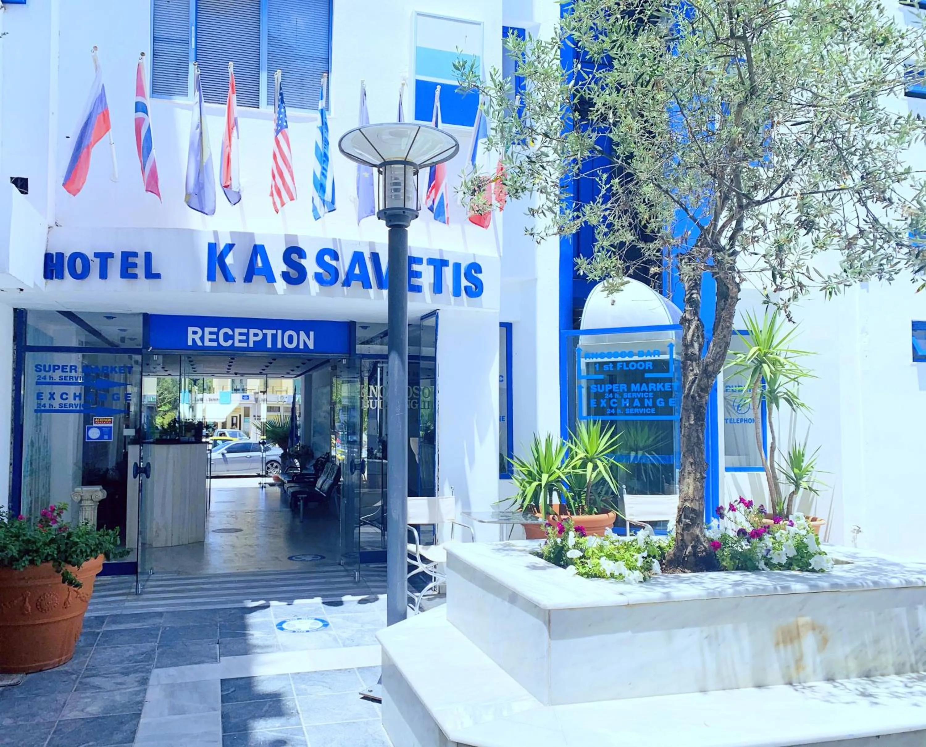 Property building in Kassavetis Center - Hotel Studios & Apartments