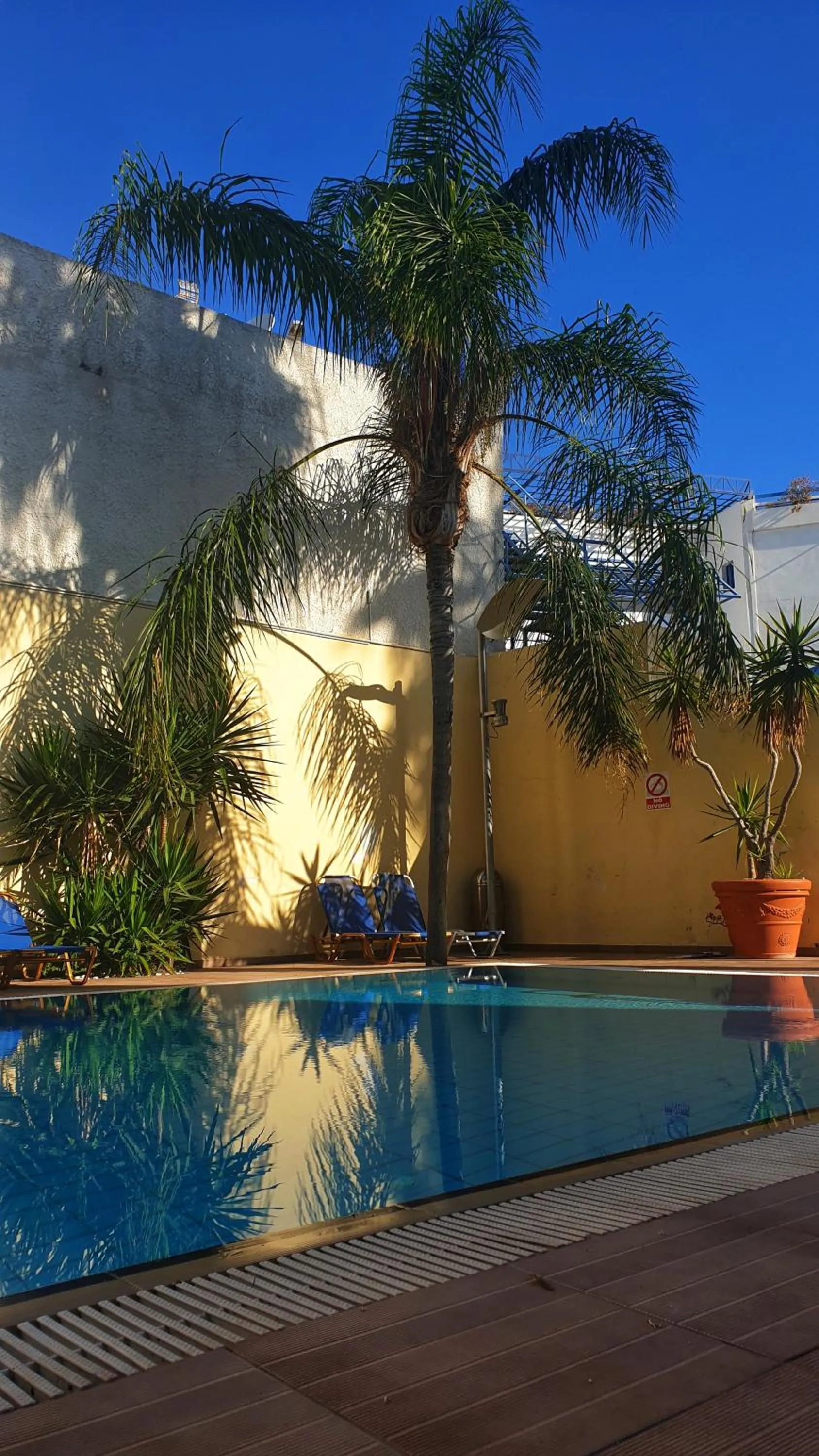 Swimming pool in Kassavetis Center - Hotel Studios & Apartments