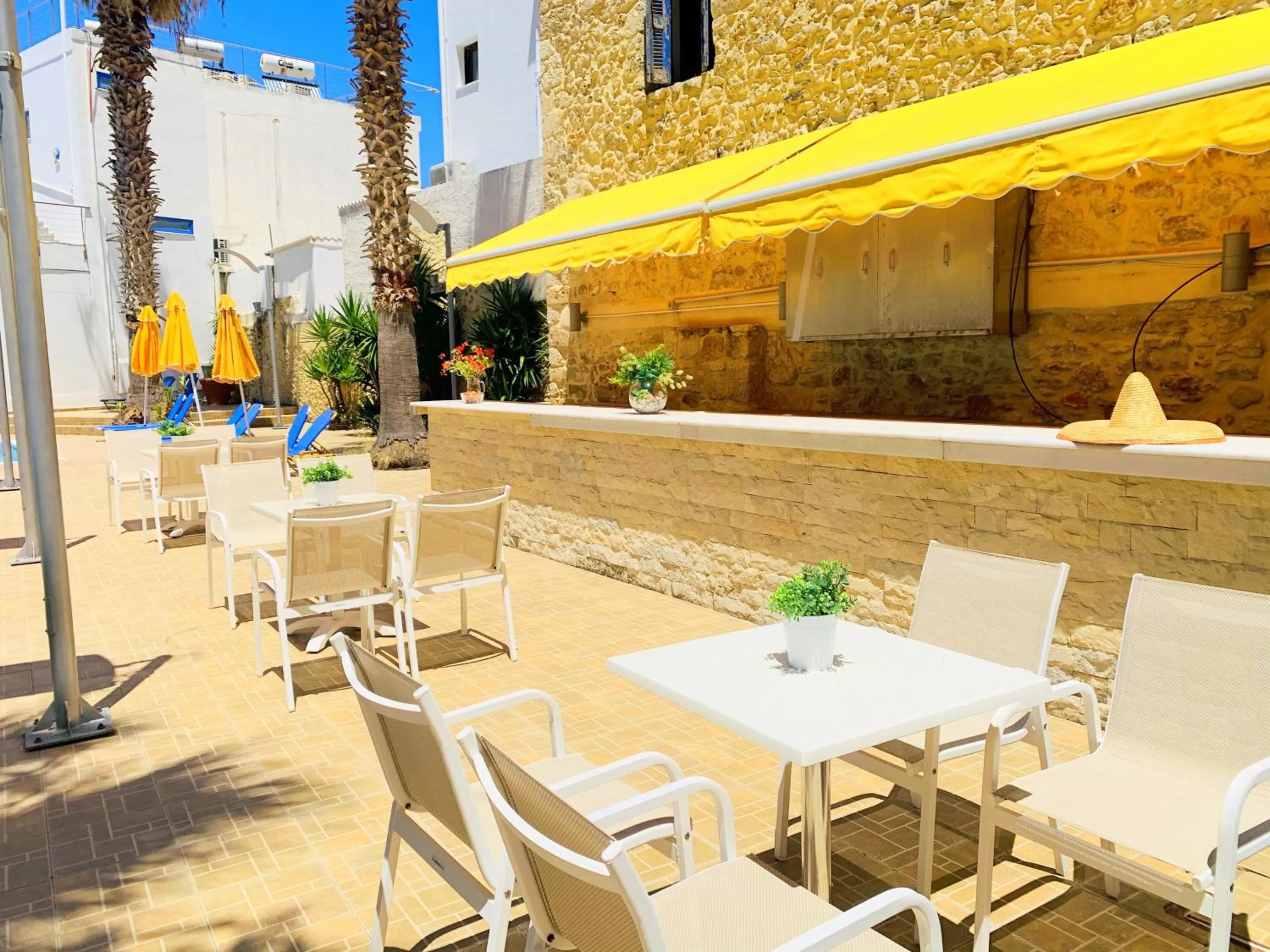 Swimming pool in Kassavetis Center - Hotel Studios & Apartments