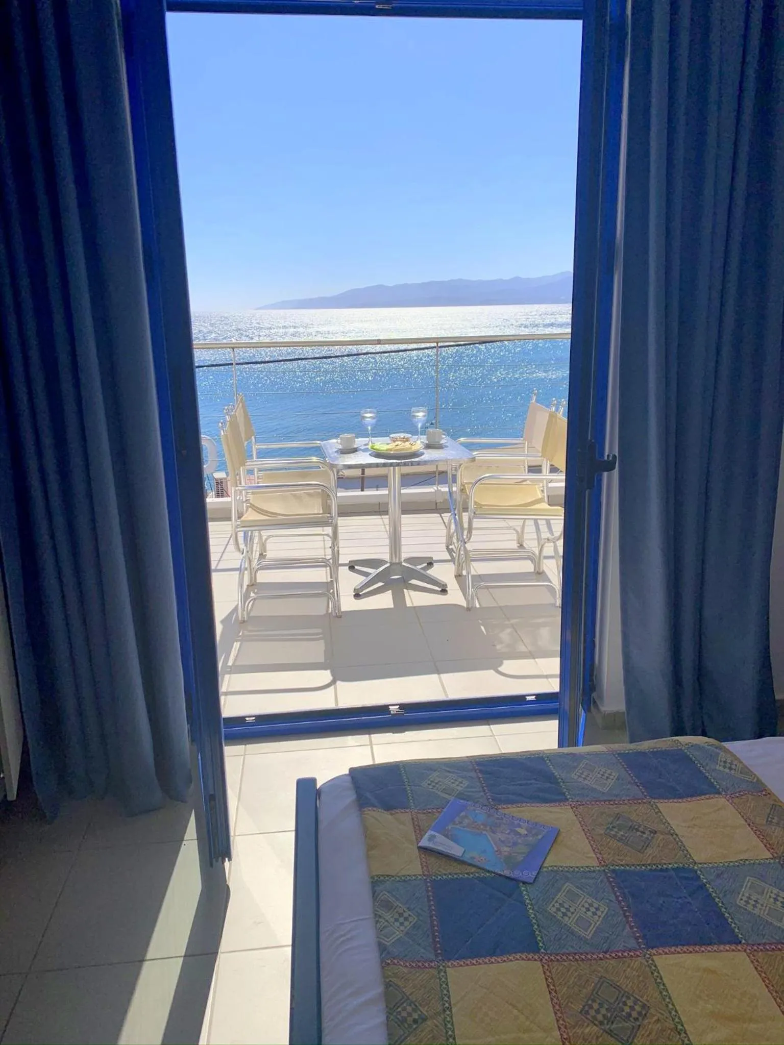 Balcony/Terrace, Bed in Kassavetis Center - Hotel Studios & Apartments