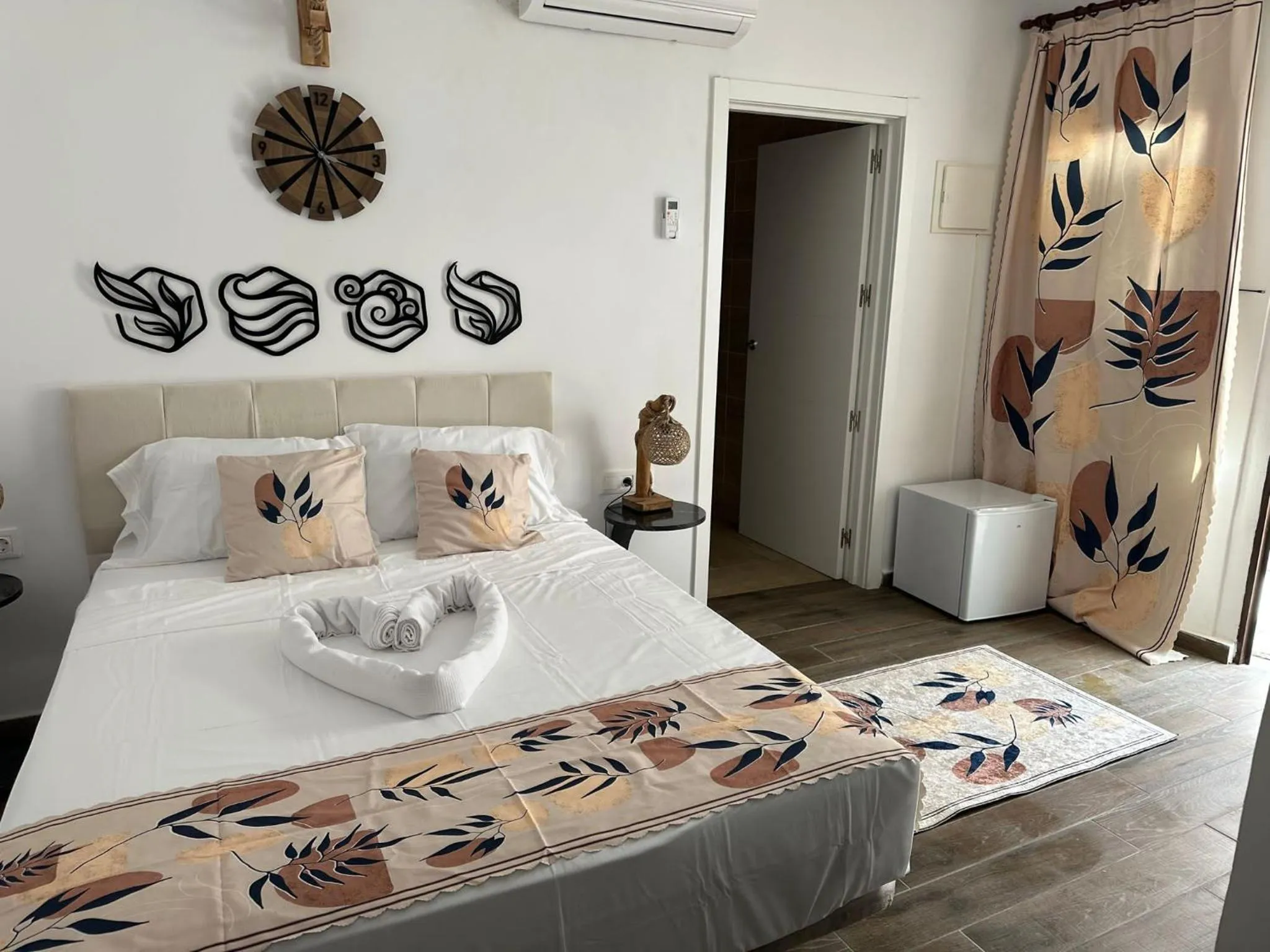 Photo of the whole room, Bed in Vilador Beach Hotel