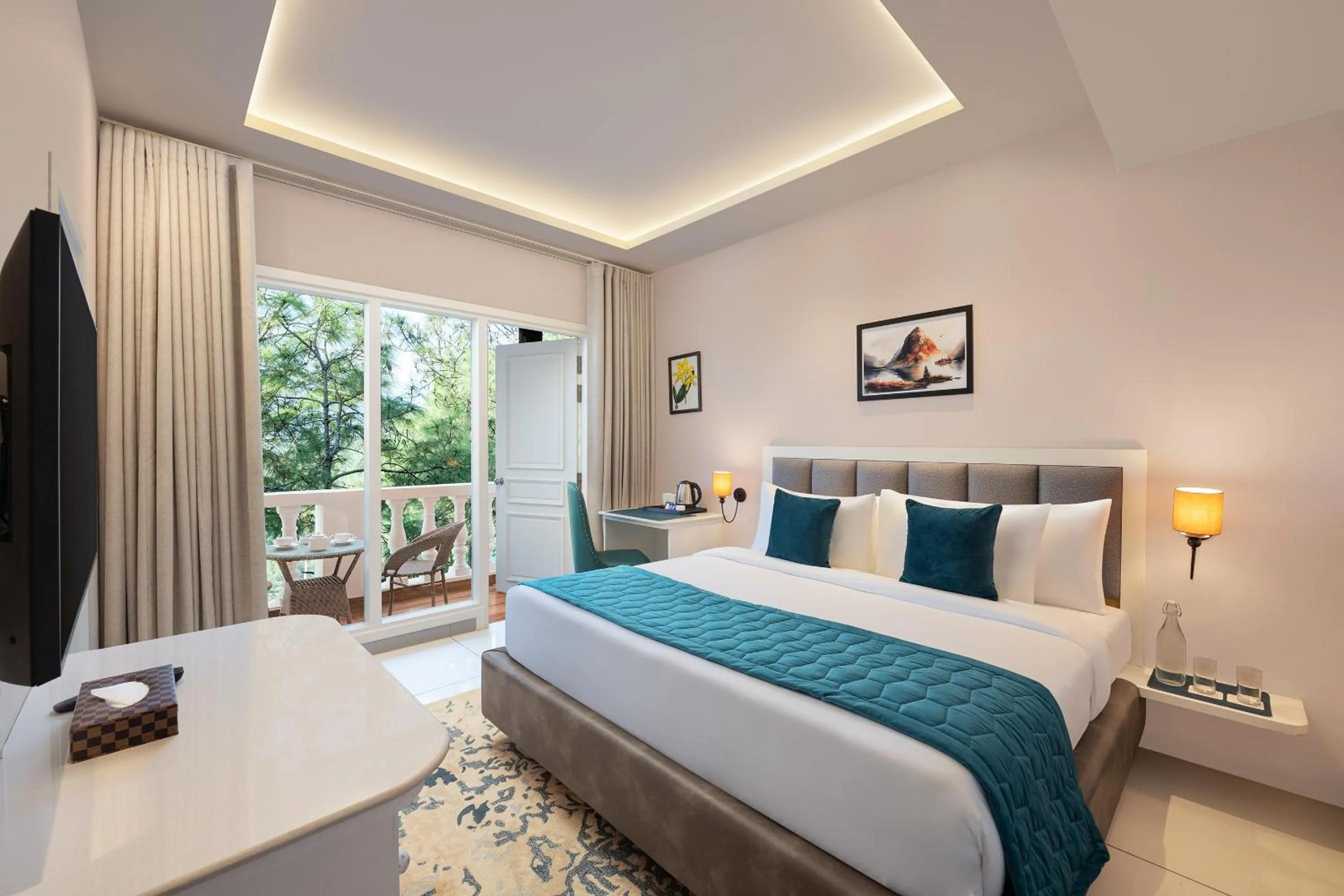 Bed in WelcomHeritage Santa Roza Kasauli