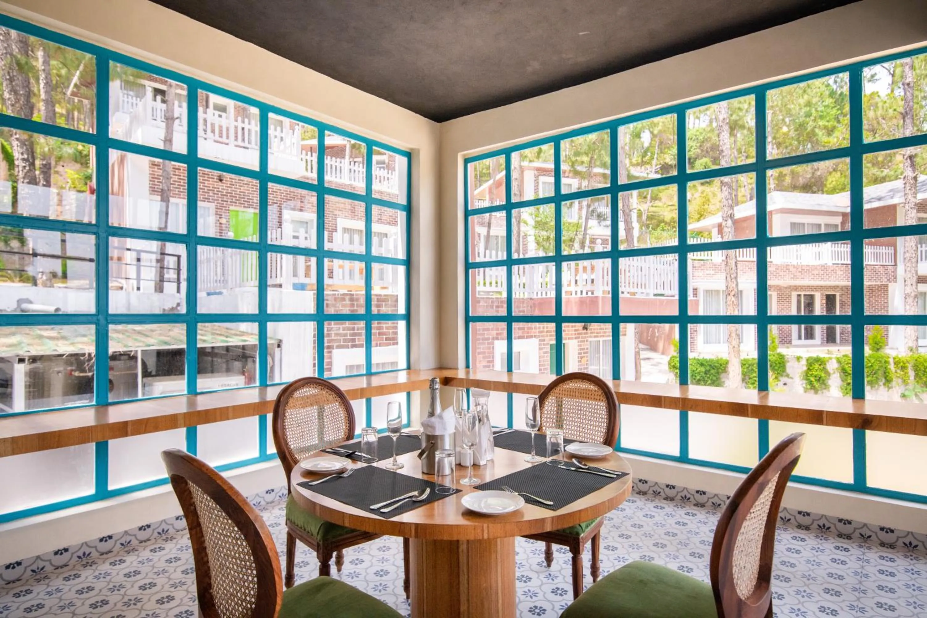 Dining area in WelcomHeritage Santa Roza Kasauli