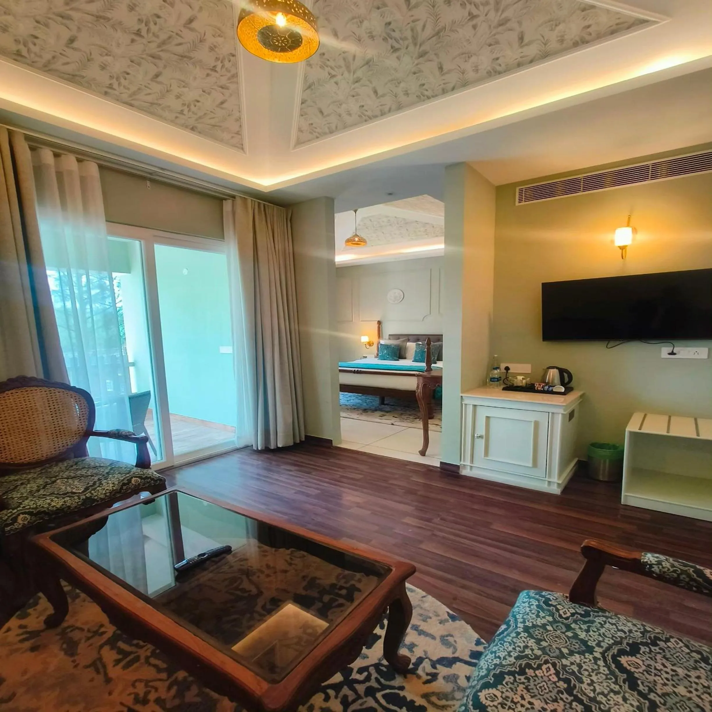 TV and multimedia in WelcomHeritage Santa Roza Kasauli