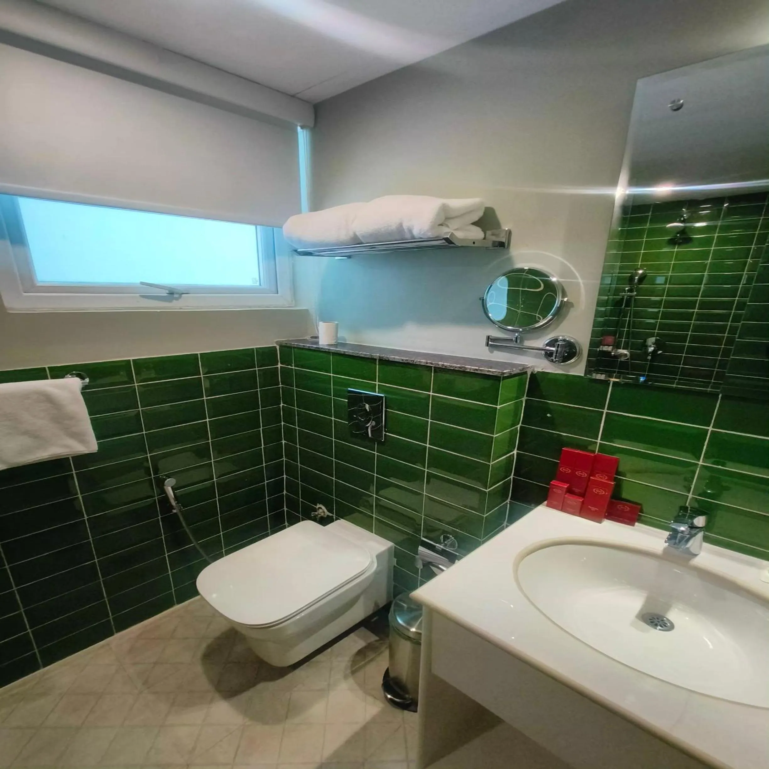 Shower in WelcomHeritage Santa Roza Kasauli