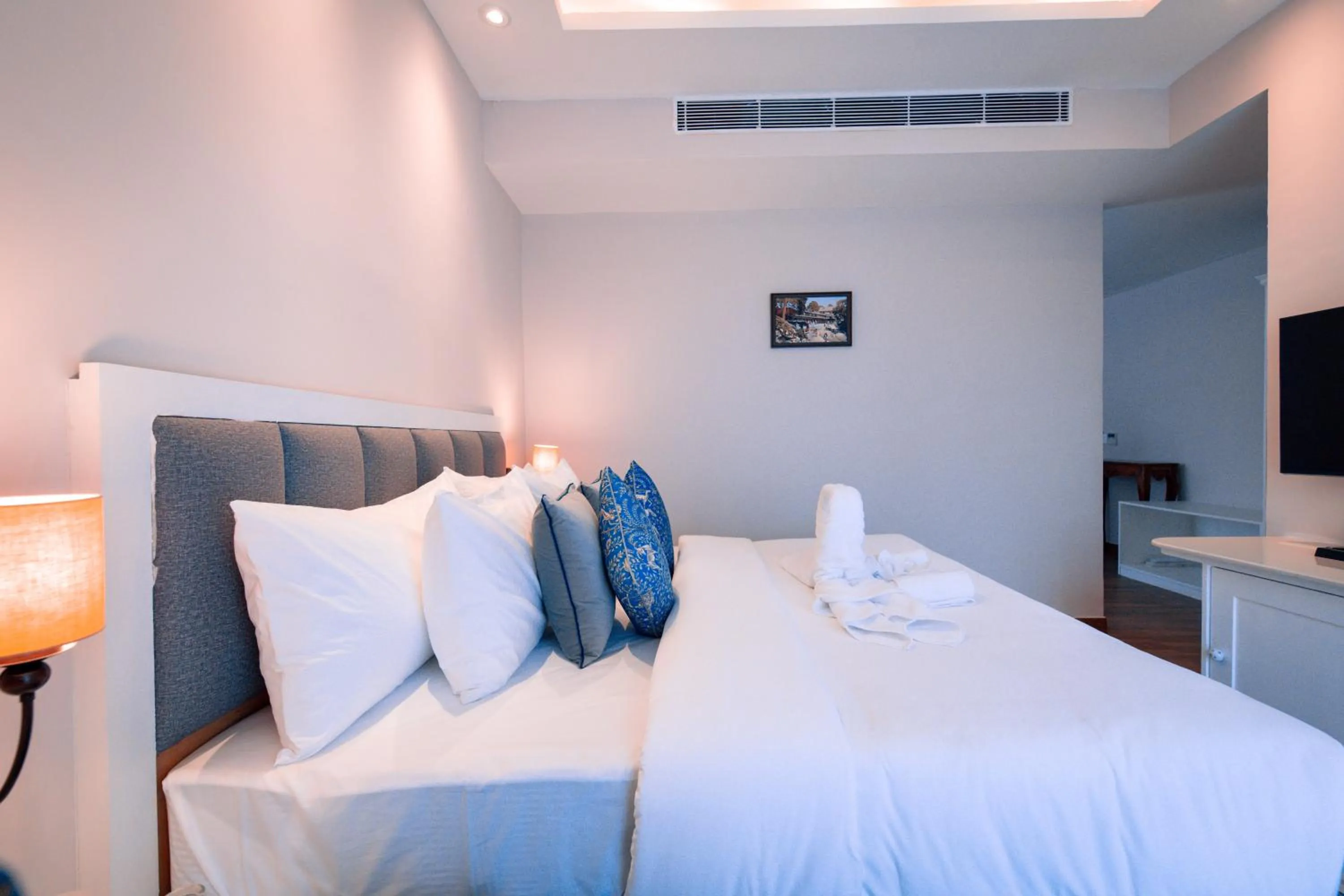 Bedroom, Bed in WelcomHeritage Santa Roza Kasauli