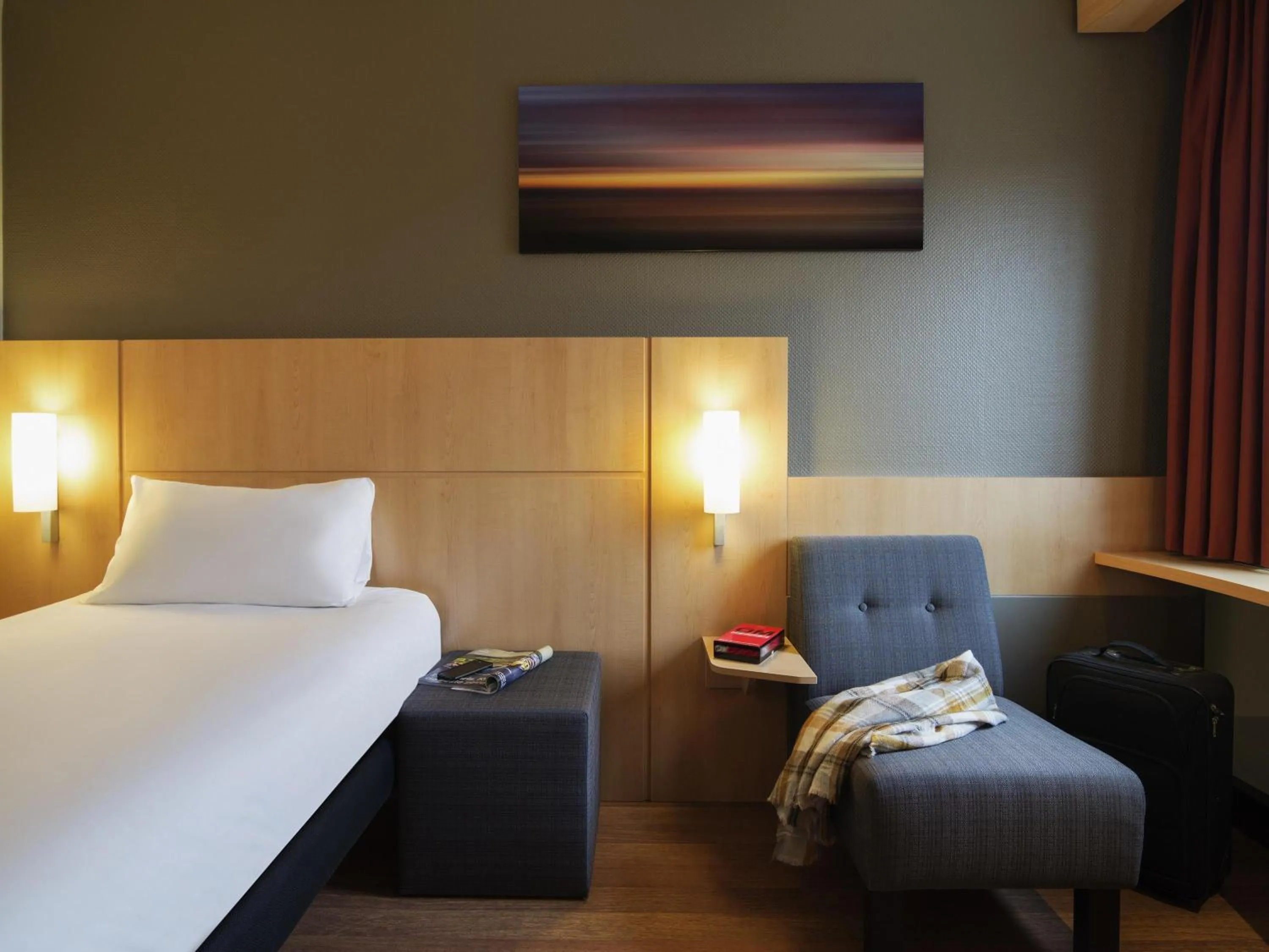 Bedroom, Bed in ibis Rotterdam Vlaardingen