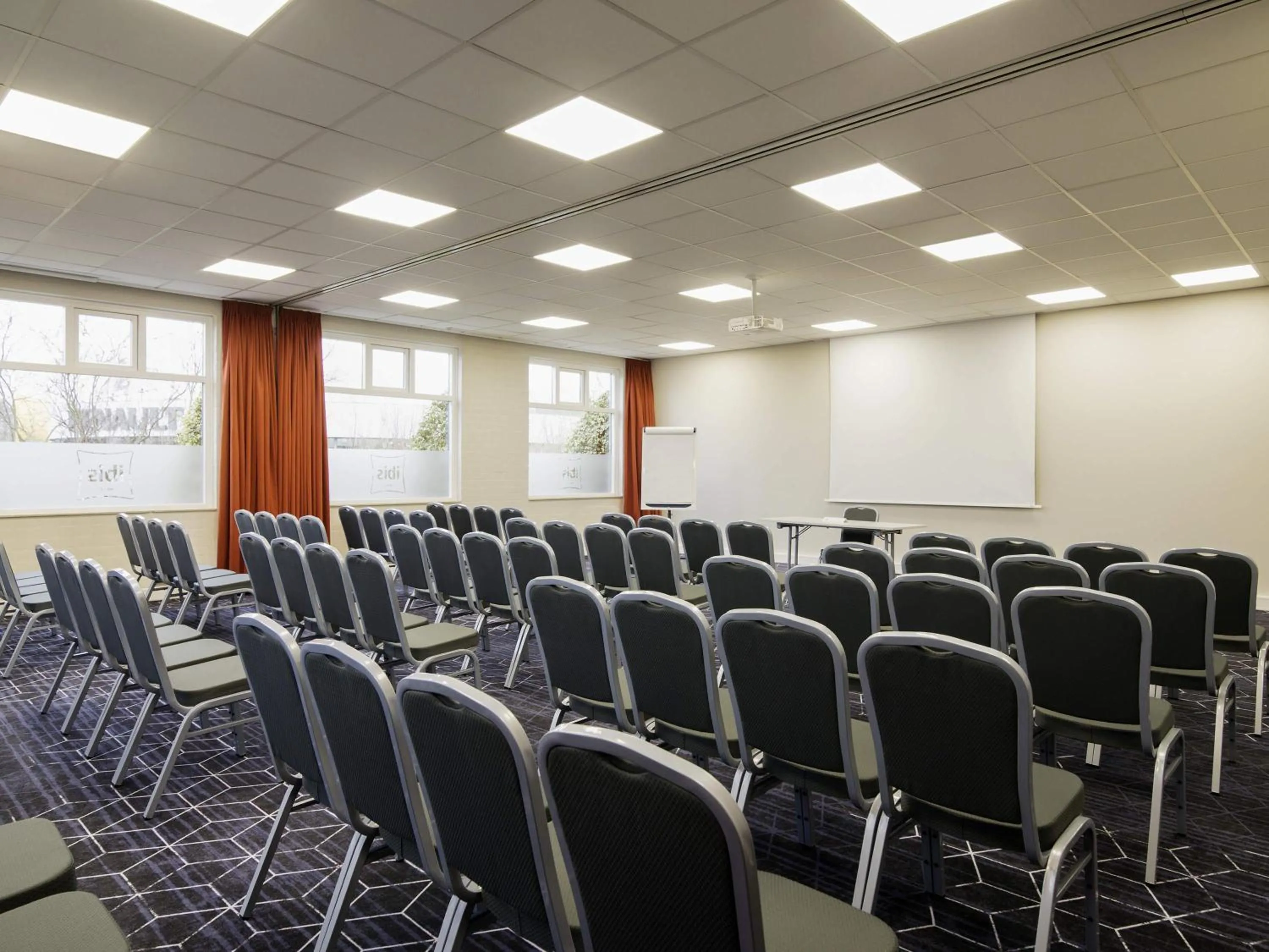Meeting/conference room in ibis Rotterdam Vlaardingen