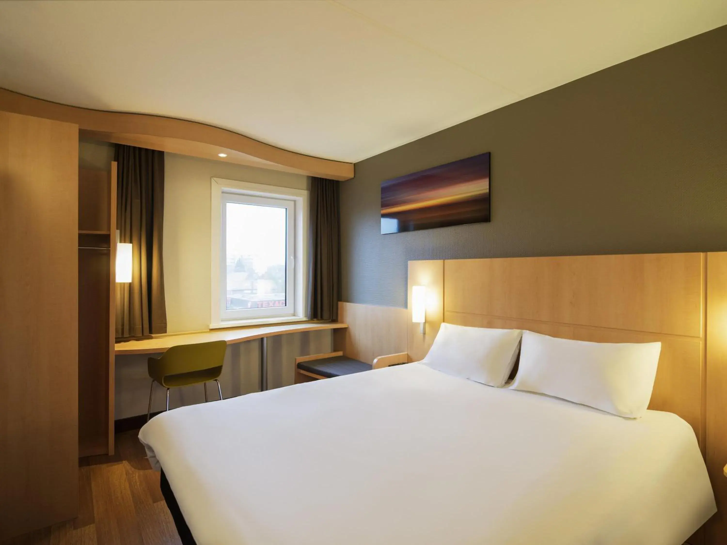 Bedroom, Bed in ibis Rotterdam Vlaardingen Bedroom, Bed in ibis Rotterdam Vlaardingen