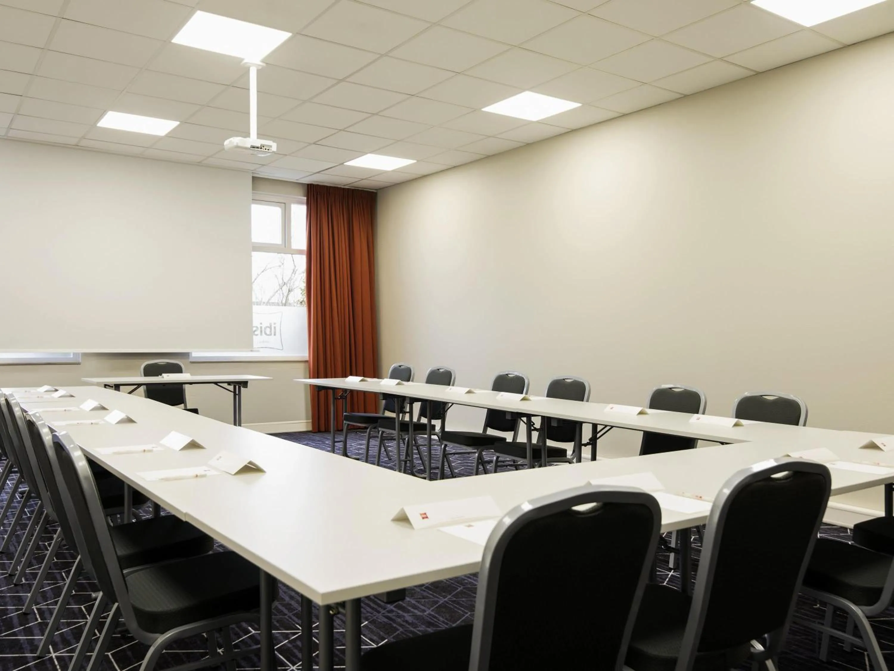 Meeting/conference room in ibis Rotterdam Vlaardingen