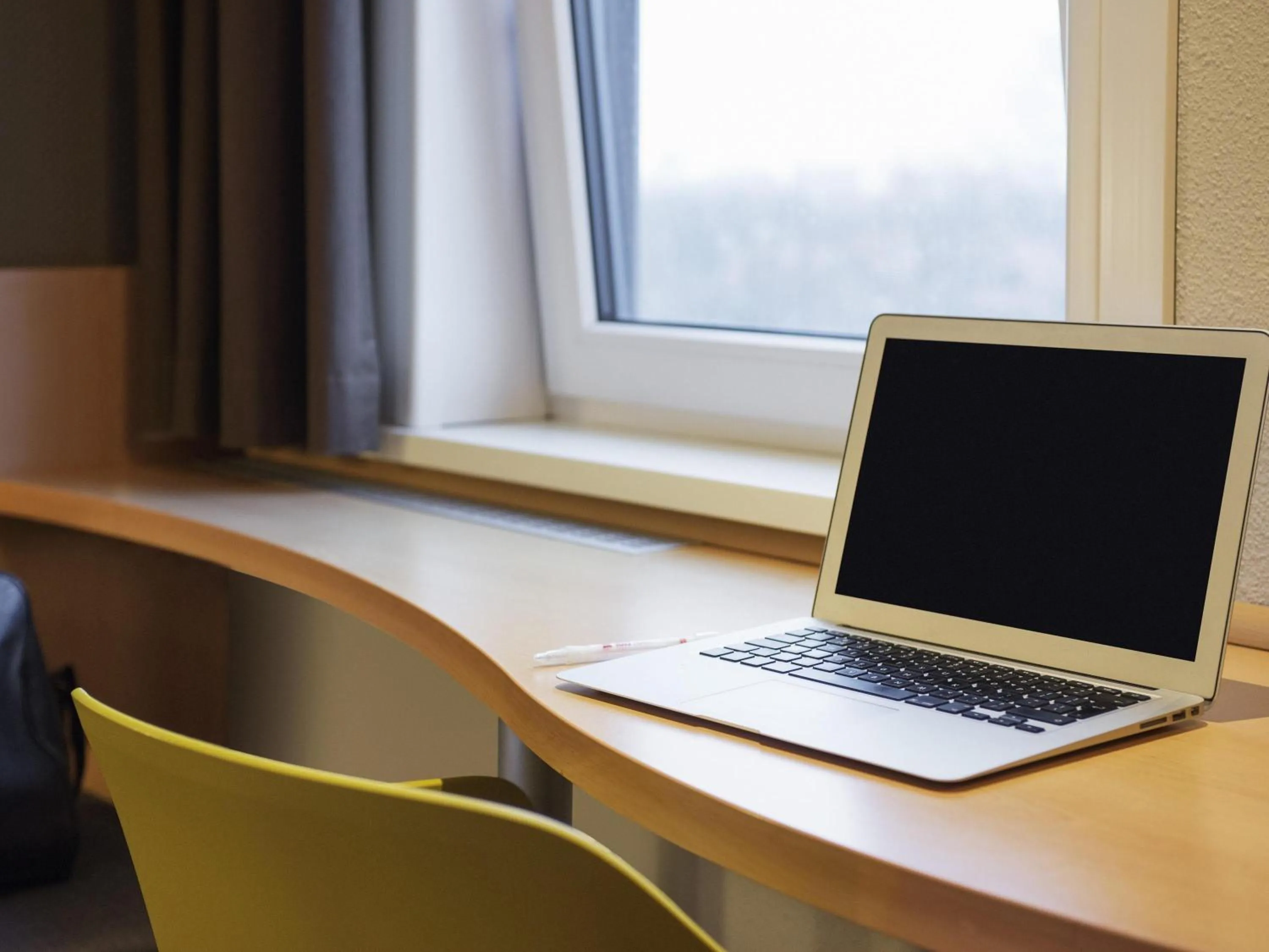 Bedroom in ibis Rotterdam Vlaardingen