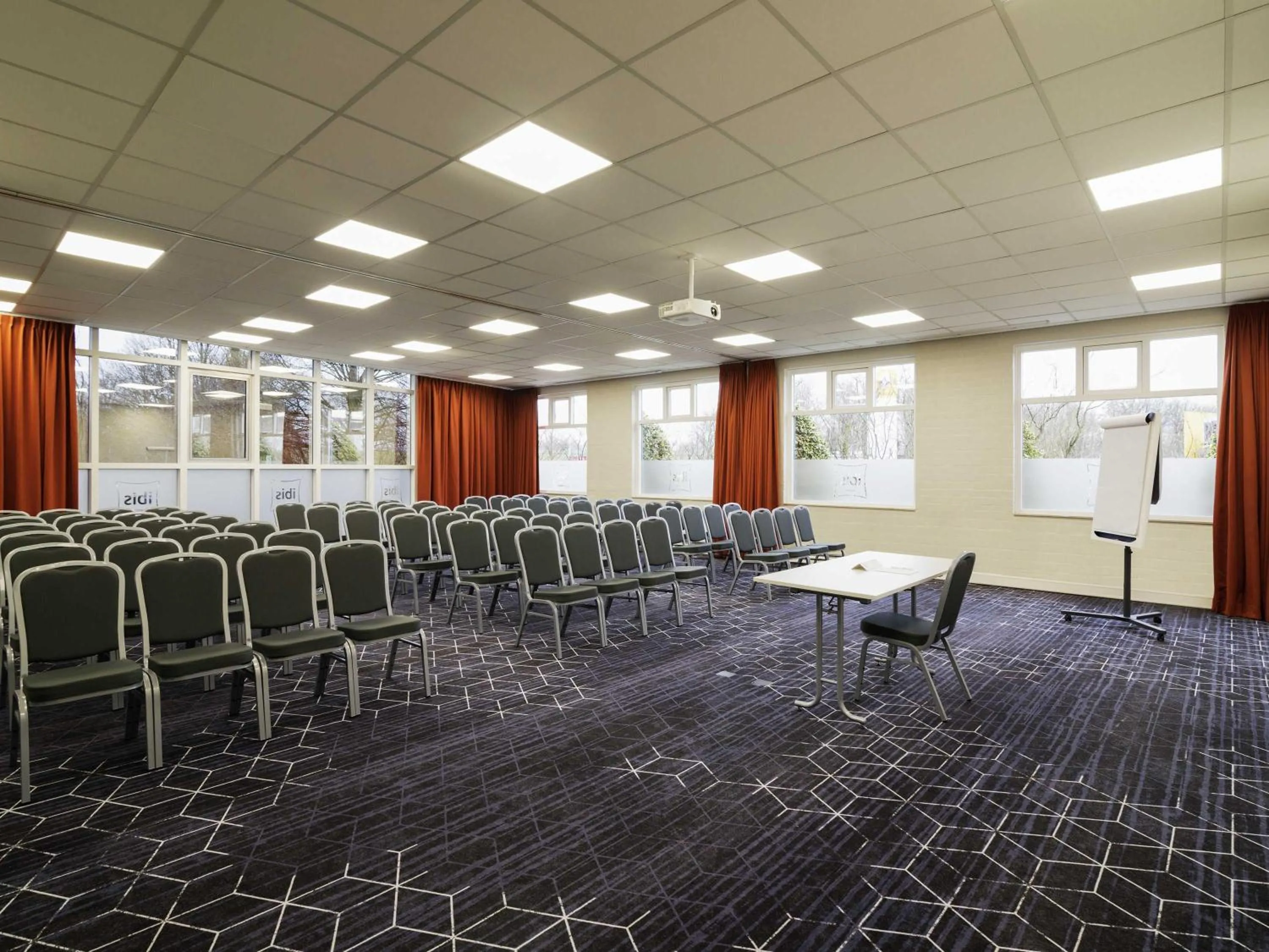 Meeting/conference room in ibis Rotterdam Vlaardingen