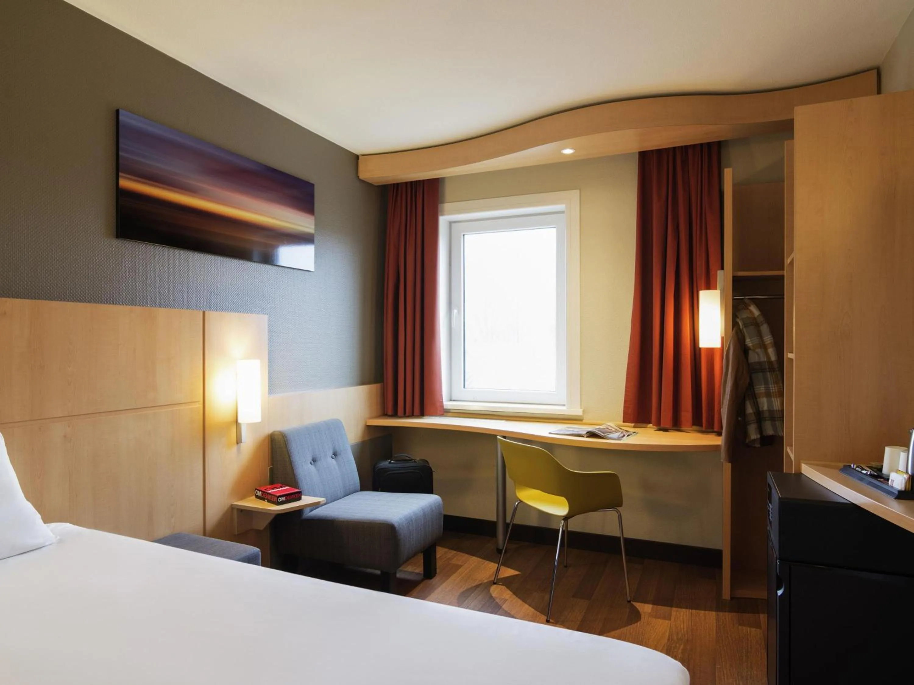Bedroom, Bed in ibis Rotterdam Vlaardingen