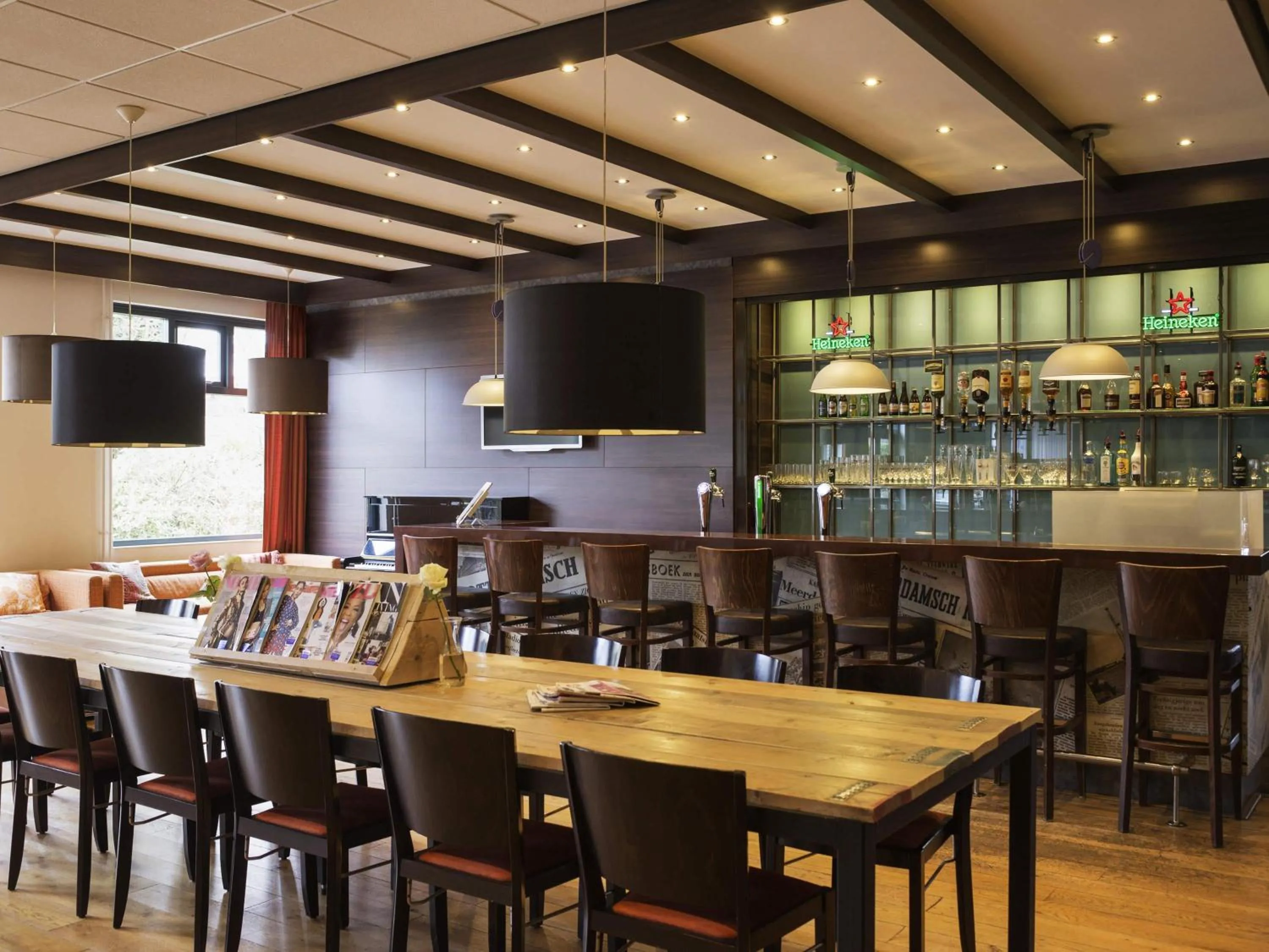 Lounge or bar in ibis Rotterdam Vlaardingen