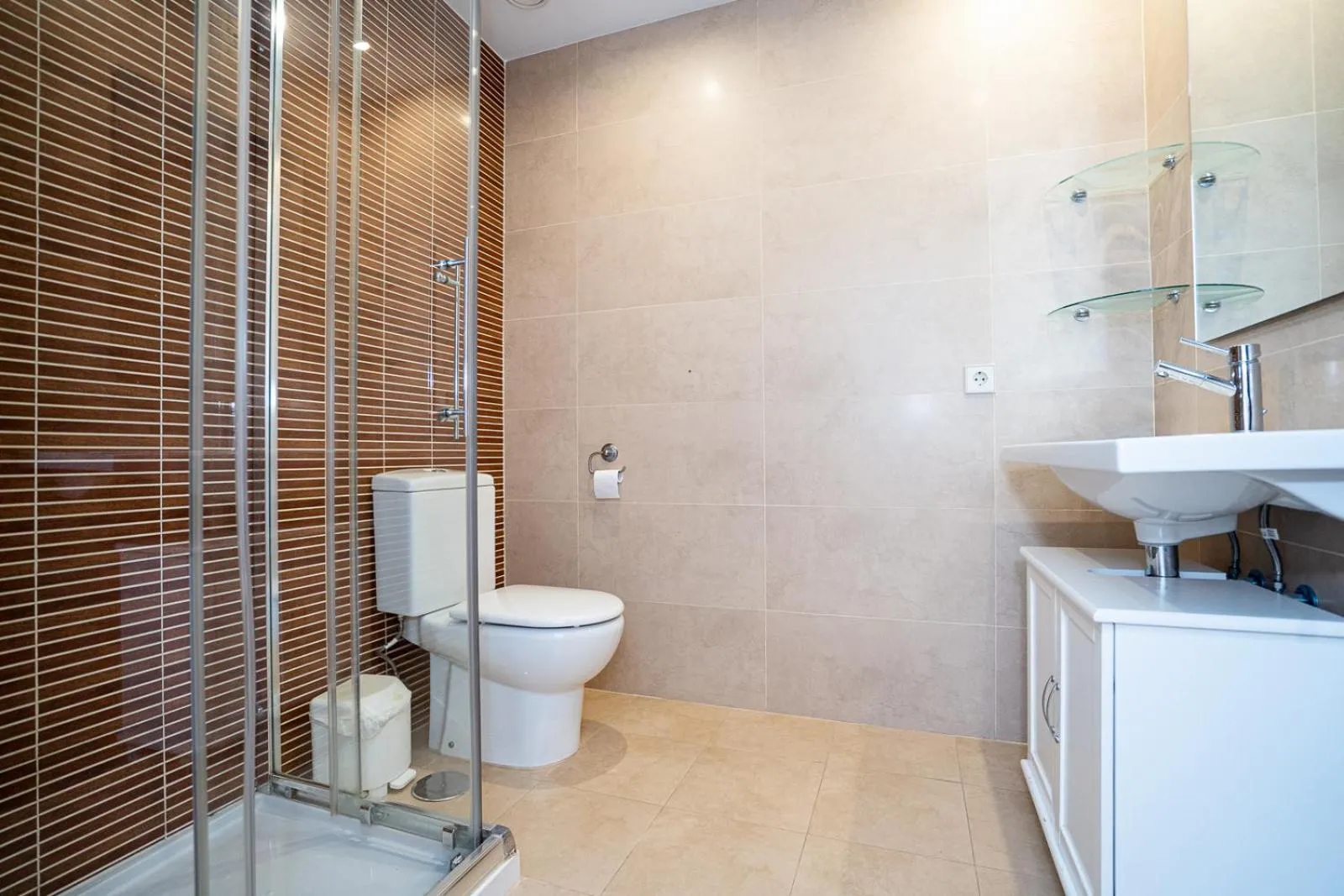 Shower in El Sol Sotoserena 2 bedroom Apartment