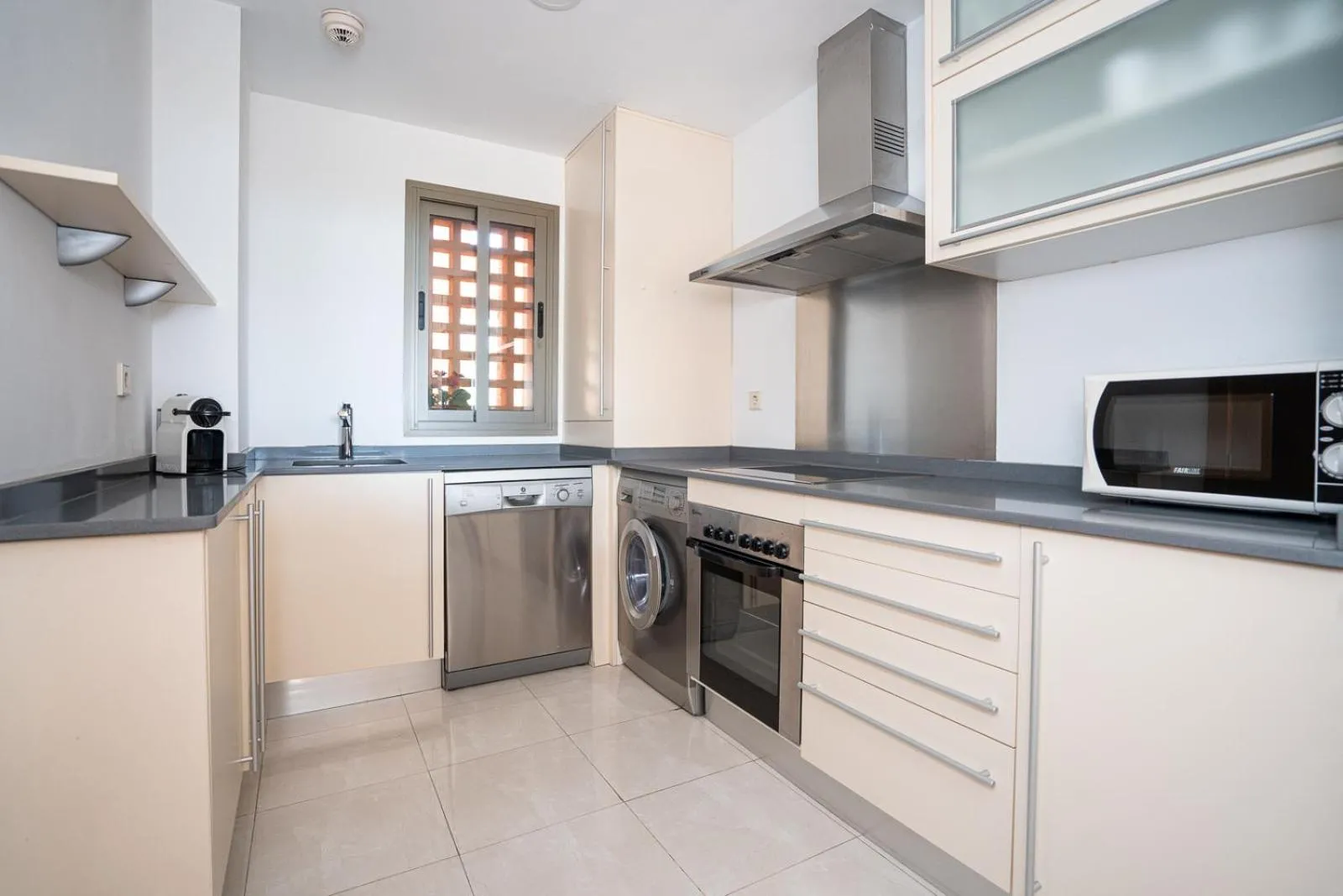 Kitchen or kitchenette in El Sol Sotoserena 2 bedroom Apartment