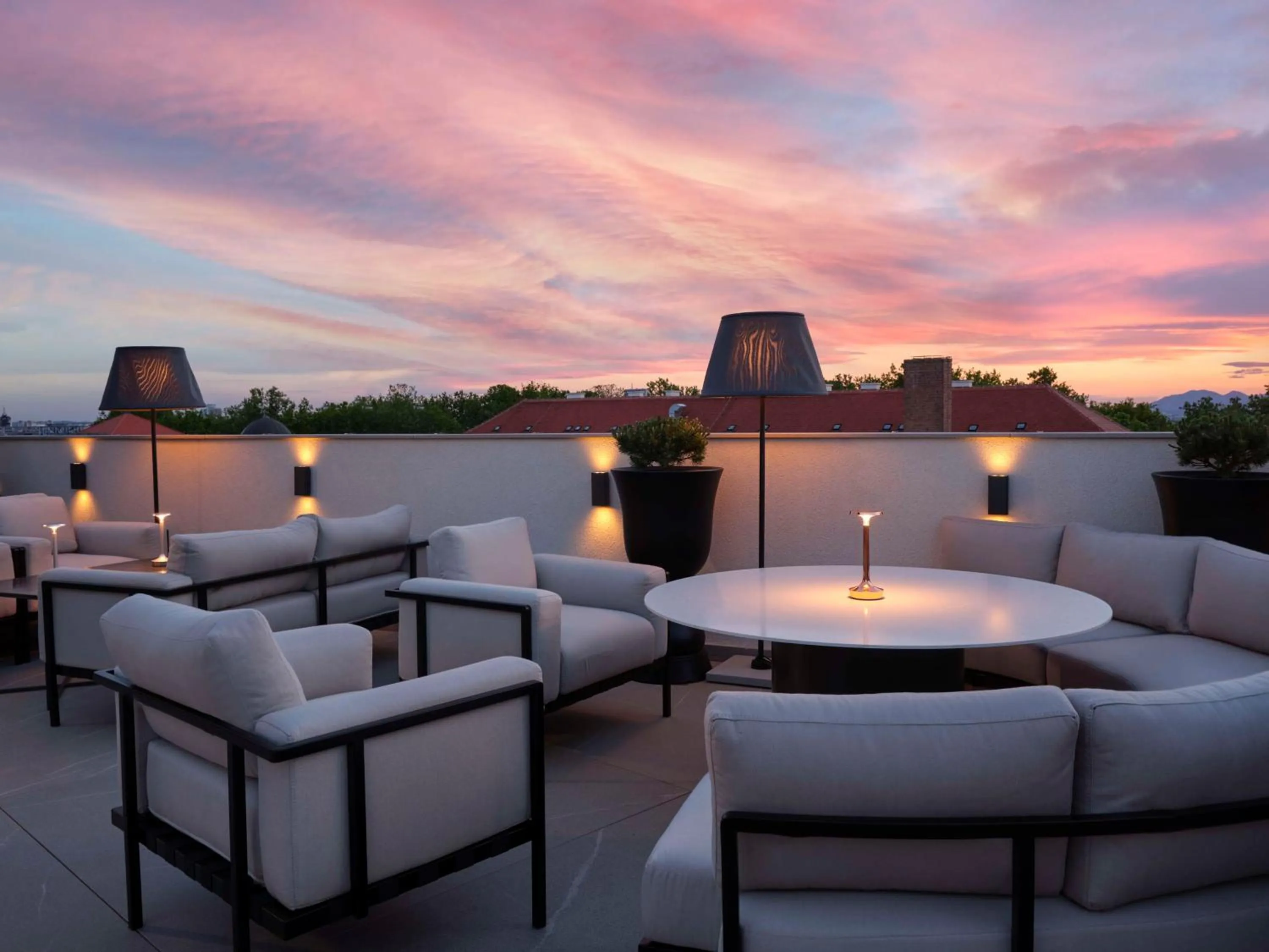 Lounge or bar in art'otel Zagreb, Powered by Radisson Hotels