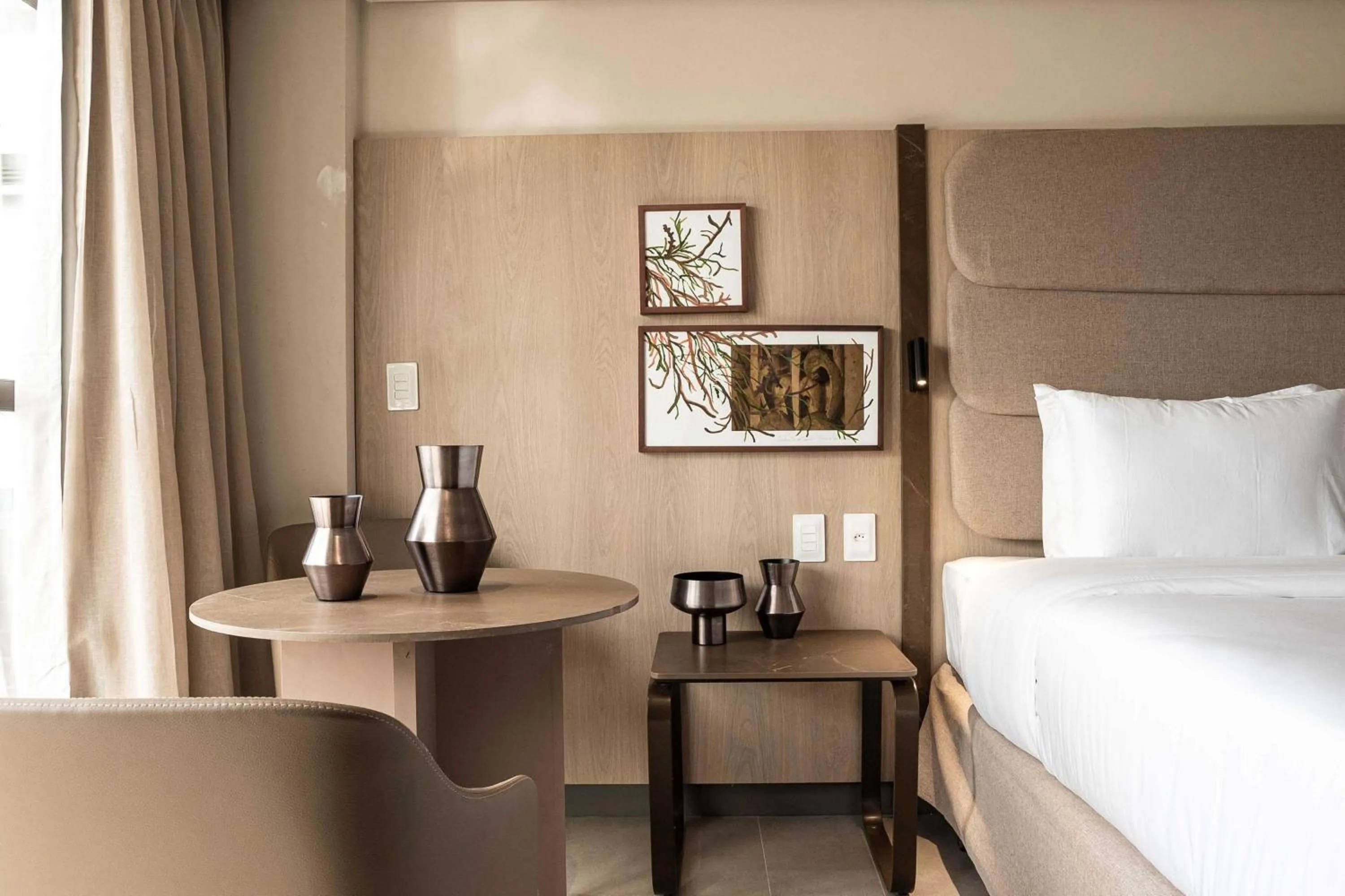 Dining area, Bed in HCM - Hotel Corais de Manaira