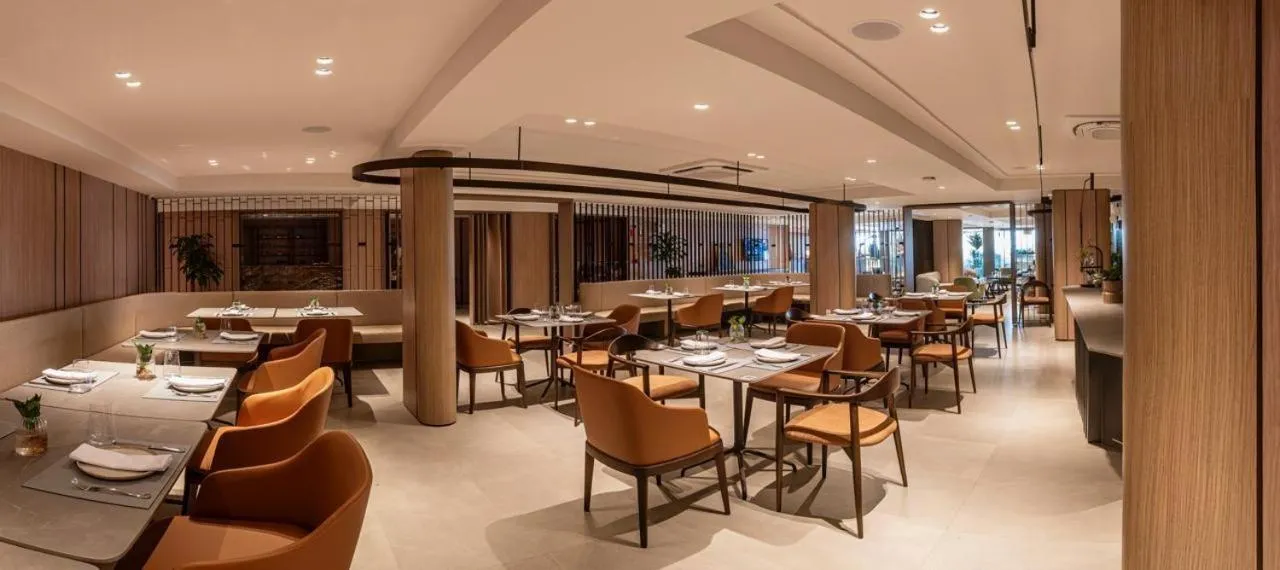 Restaurant/places to eat in HCM - Hotel Corais de Manaira