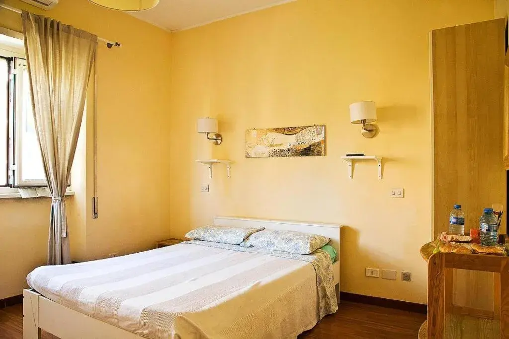 Bedroom, Bed in Ostia Holiday La Dolce Sosta Bedroom, Bed in Ostia Holiday La Dolce Sosta