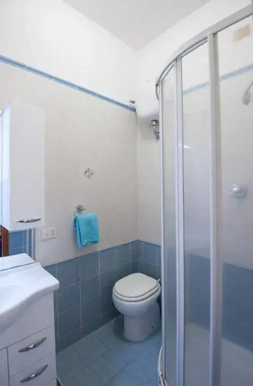 Shower in Ostia Holiday La Dolce Sosta Shower in Ostia Holiday La Dolce Sosta