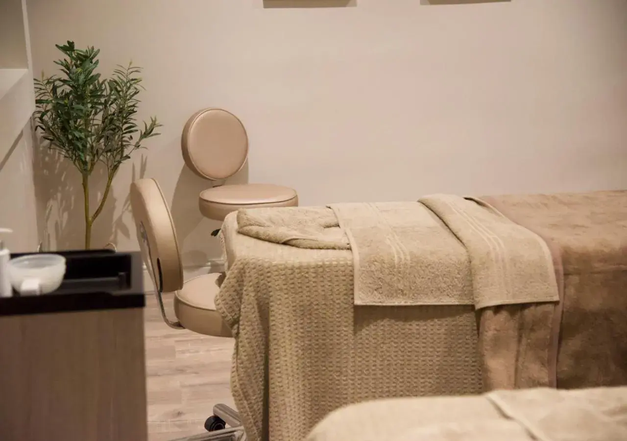 Spa and wellness centre/facilities in Hogs Back Hotel & Spa Nr Farnham Spa and wellness centre/facilities in Hogs Back Hotel & Spa Nr Farnham