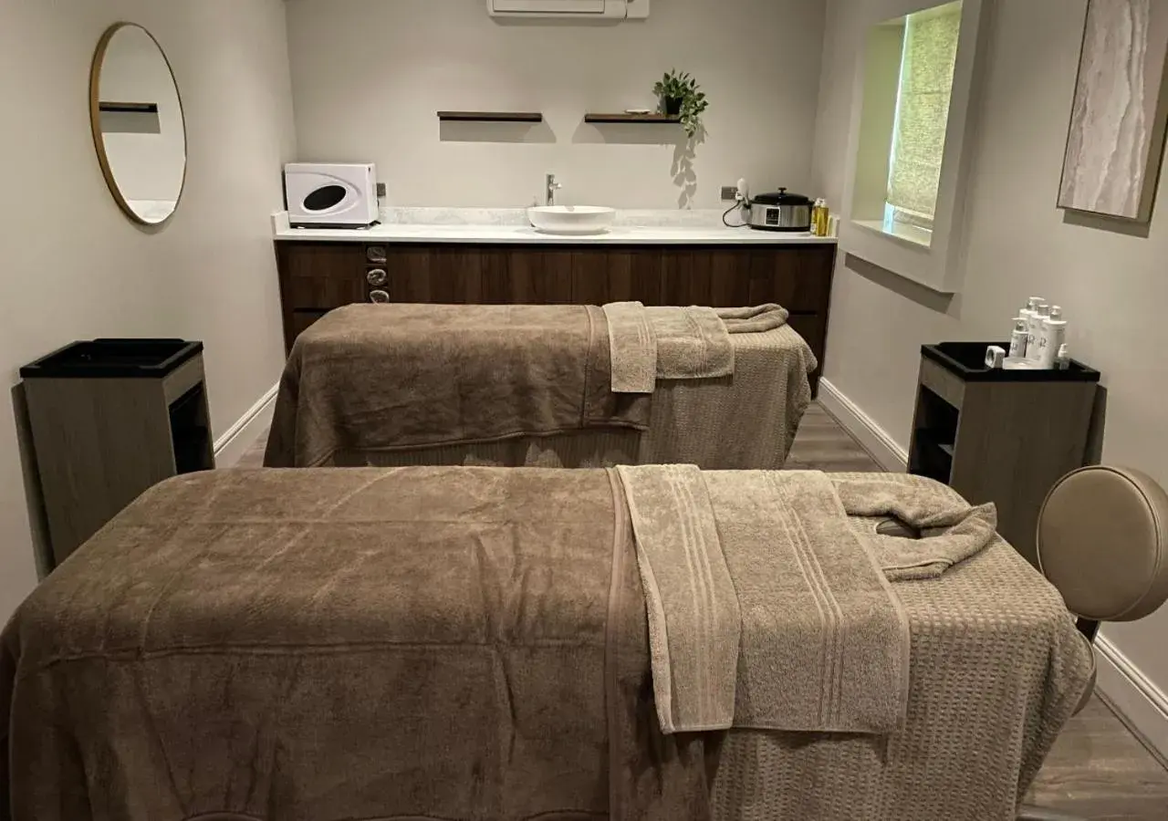 Spa and wellness centre/facilities, Bed in Hogs Back Hotel & Spa Nr Farnham Spa and wellness centre/facilities, Bed in Hogs Back Hotel & Spa Nr Farnham