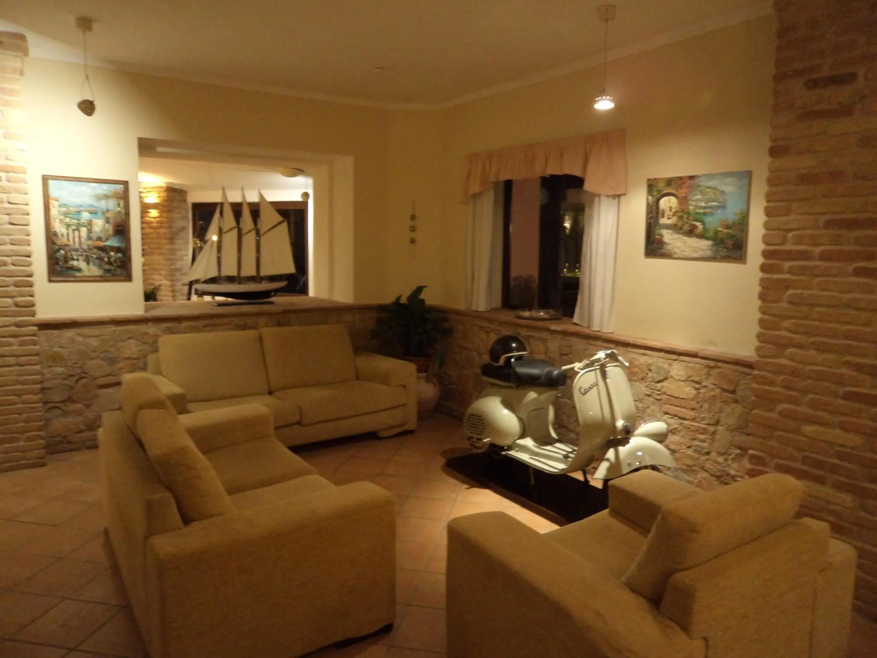 Lobby or reception in Albergo Tirreno