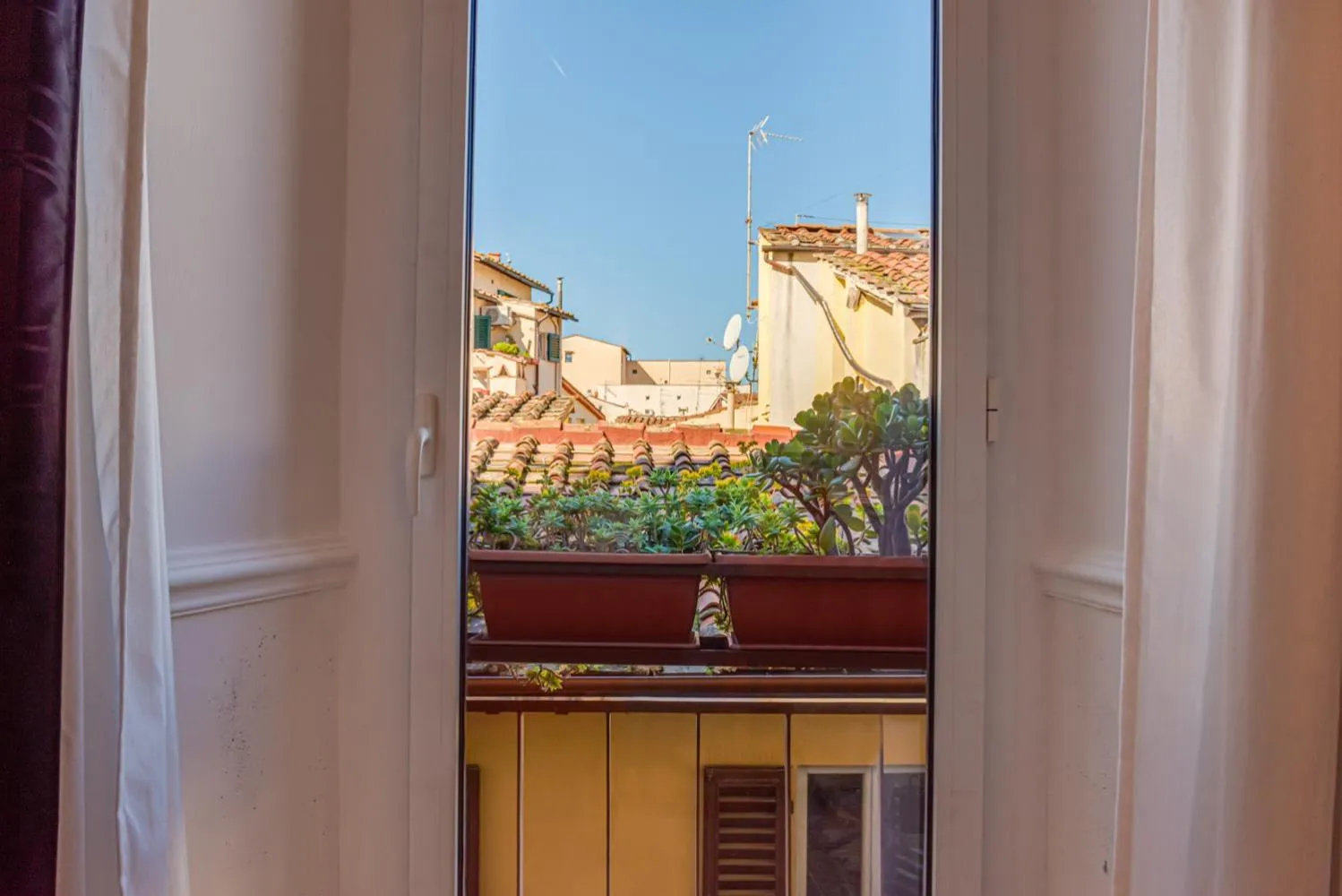 View (from property/room) in Guicciardini 24