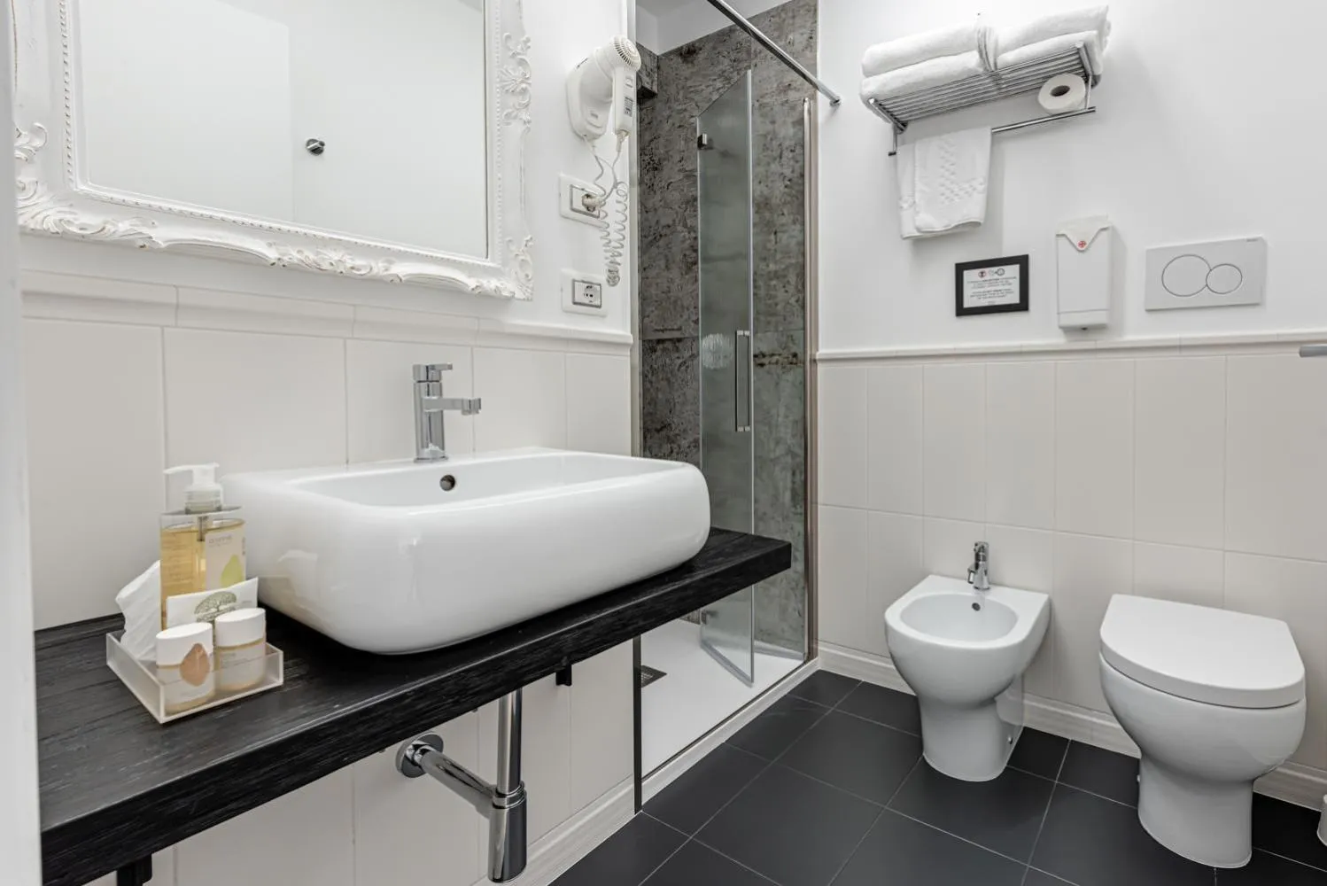 Shower in Guicciardini 24