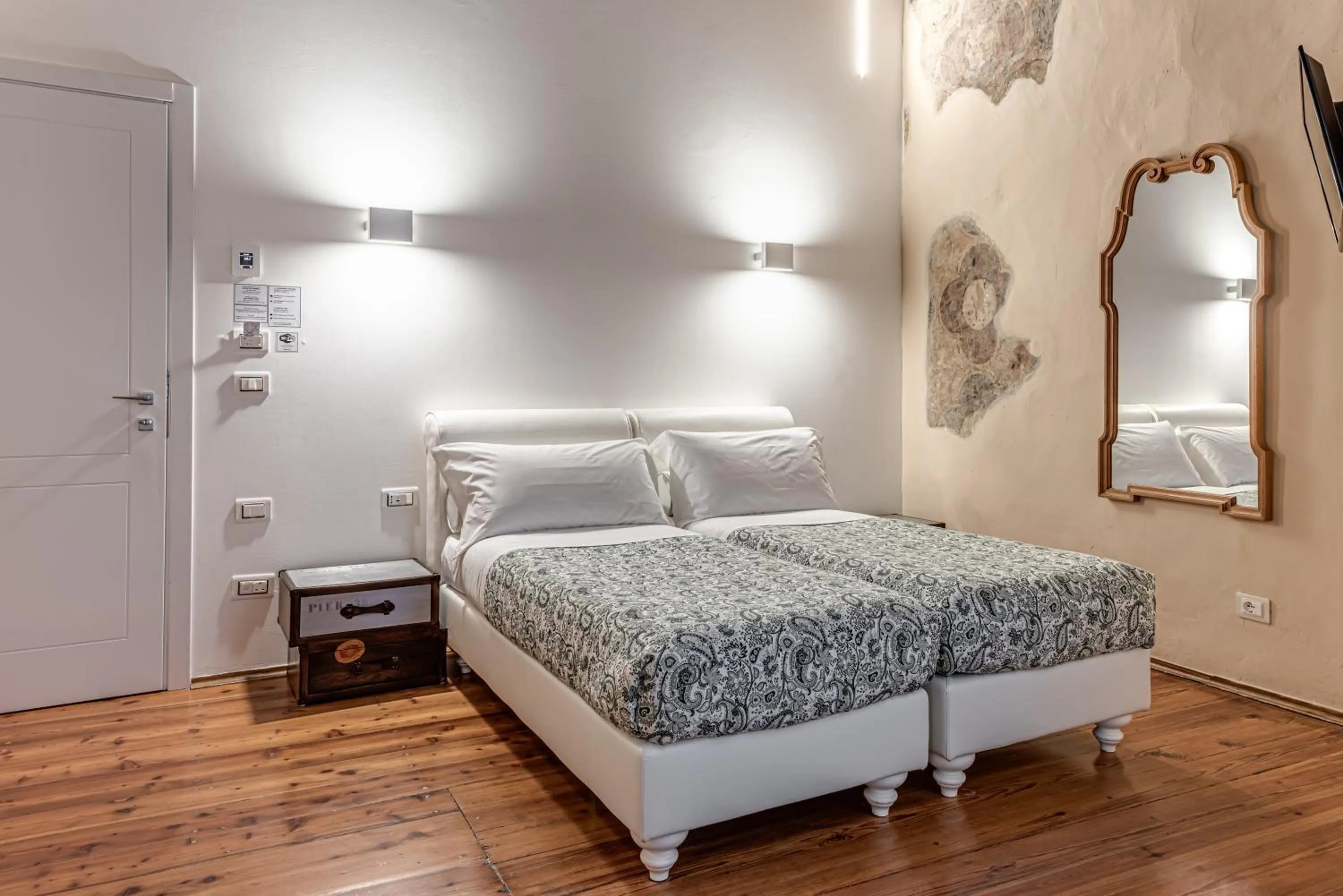 Bed in Guicciardini 24