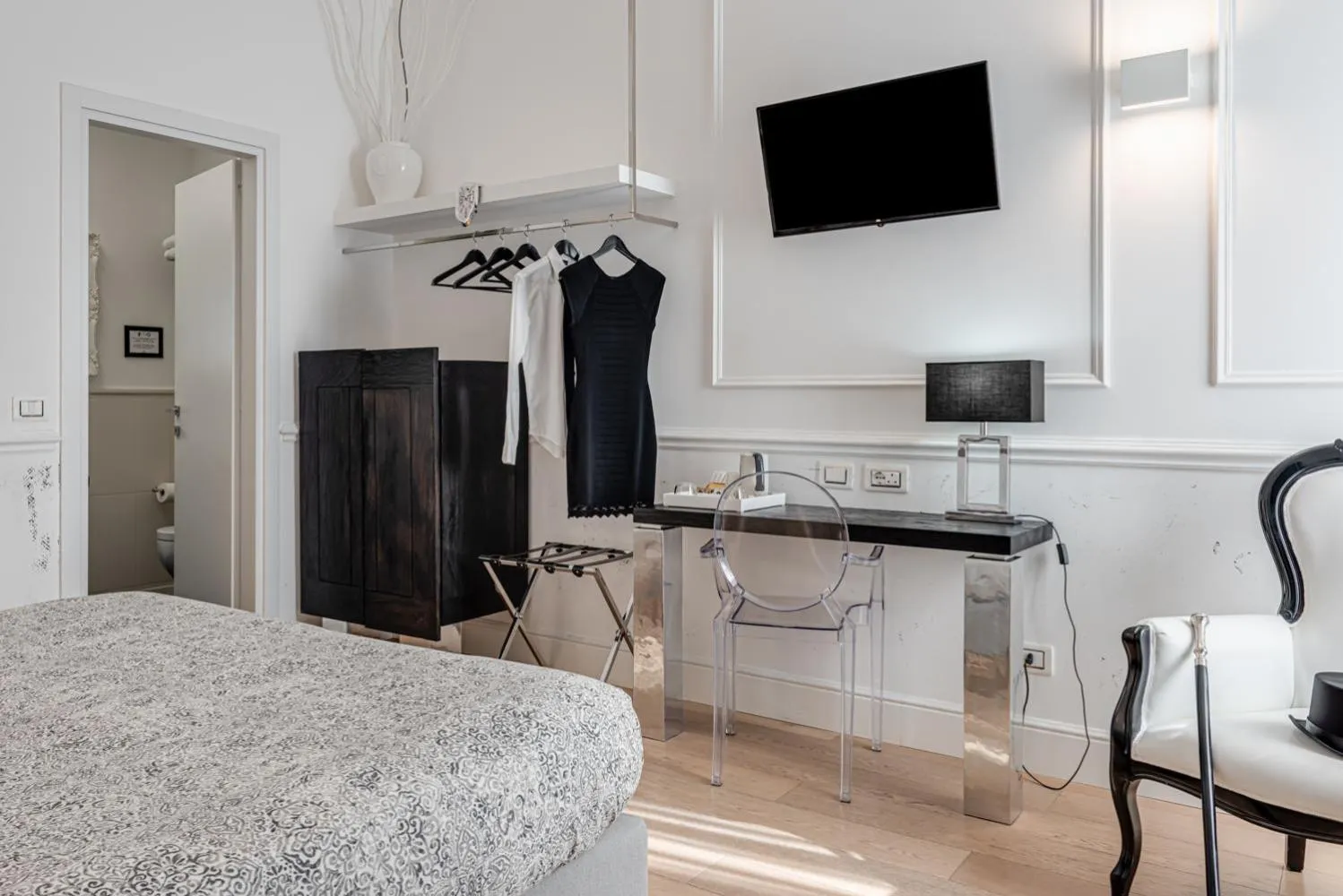 Photo of the whole room in Guicciardini 24