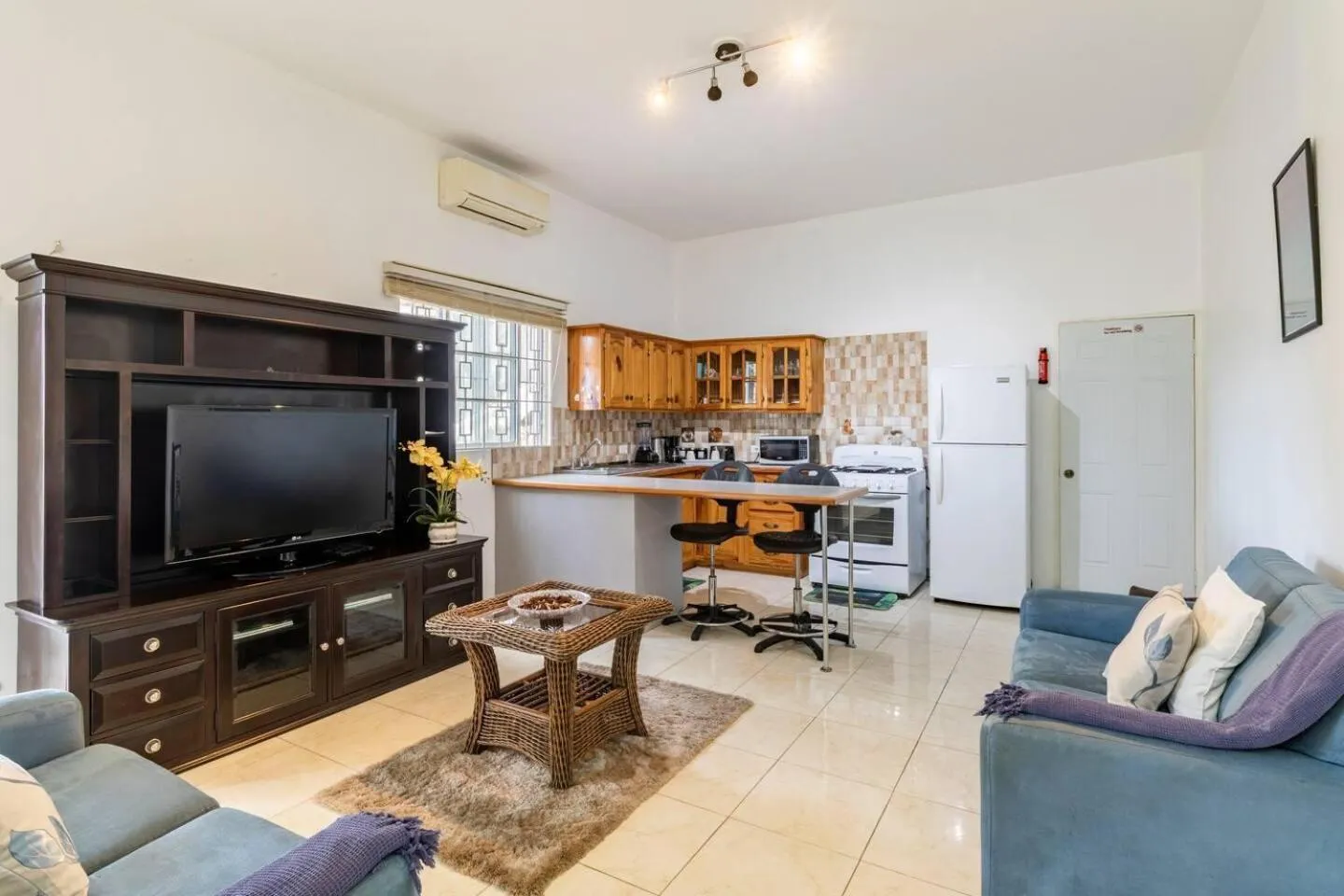TV and multimedia in Lovely 1-Bed in Montego Bay-Rose View Apartment