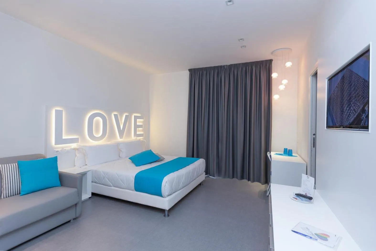 Bed in Love Boat Hotel - The Original