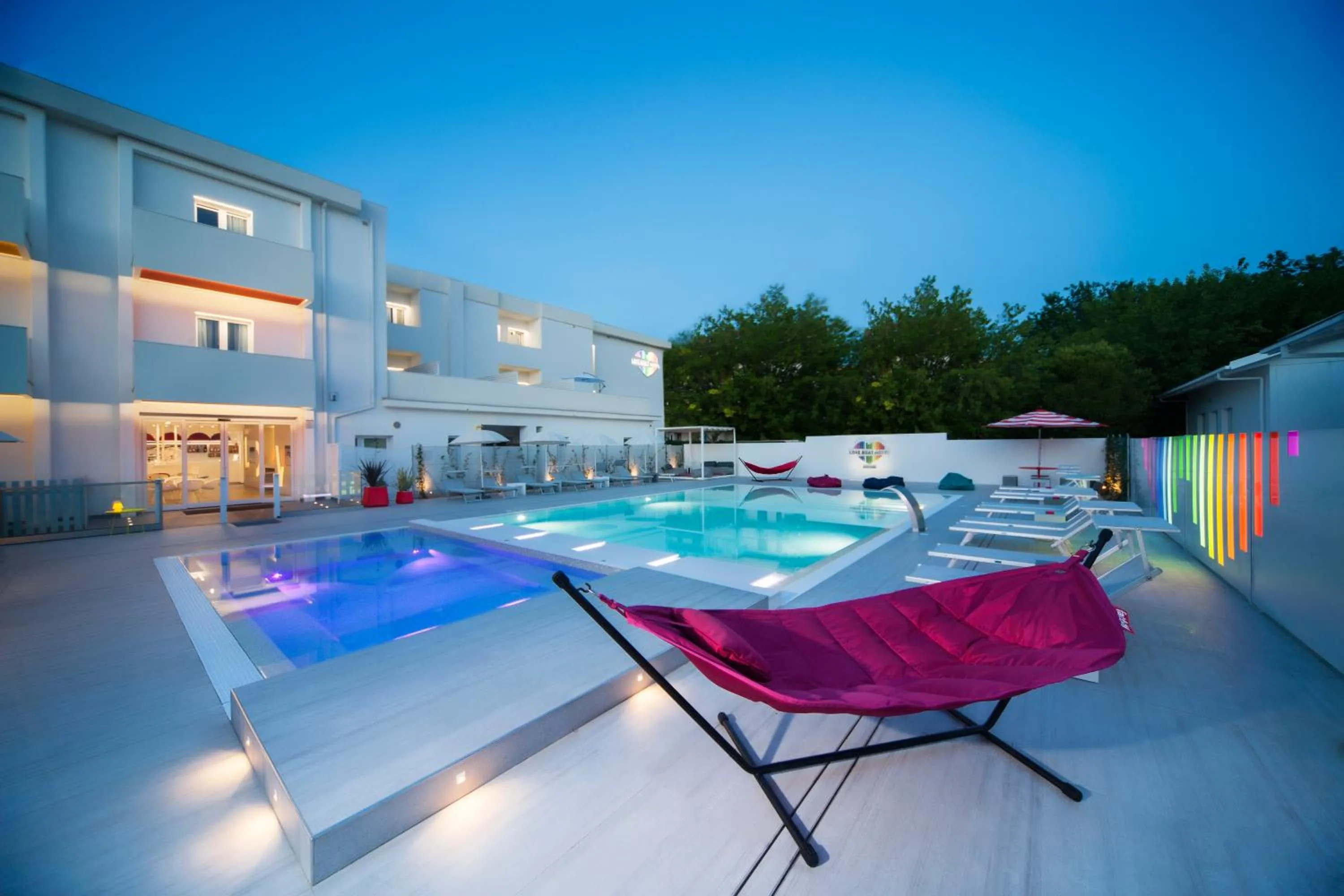 Hot Tub in Love Boat Hotel - The Original