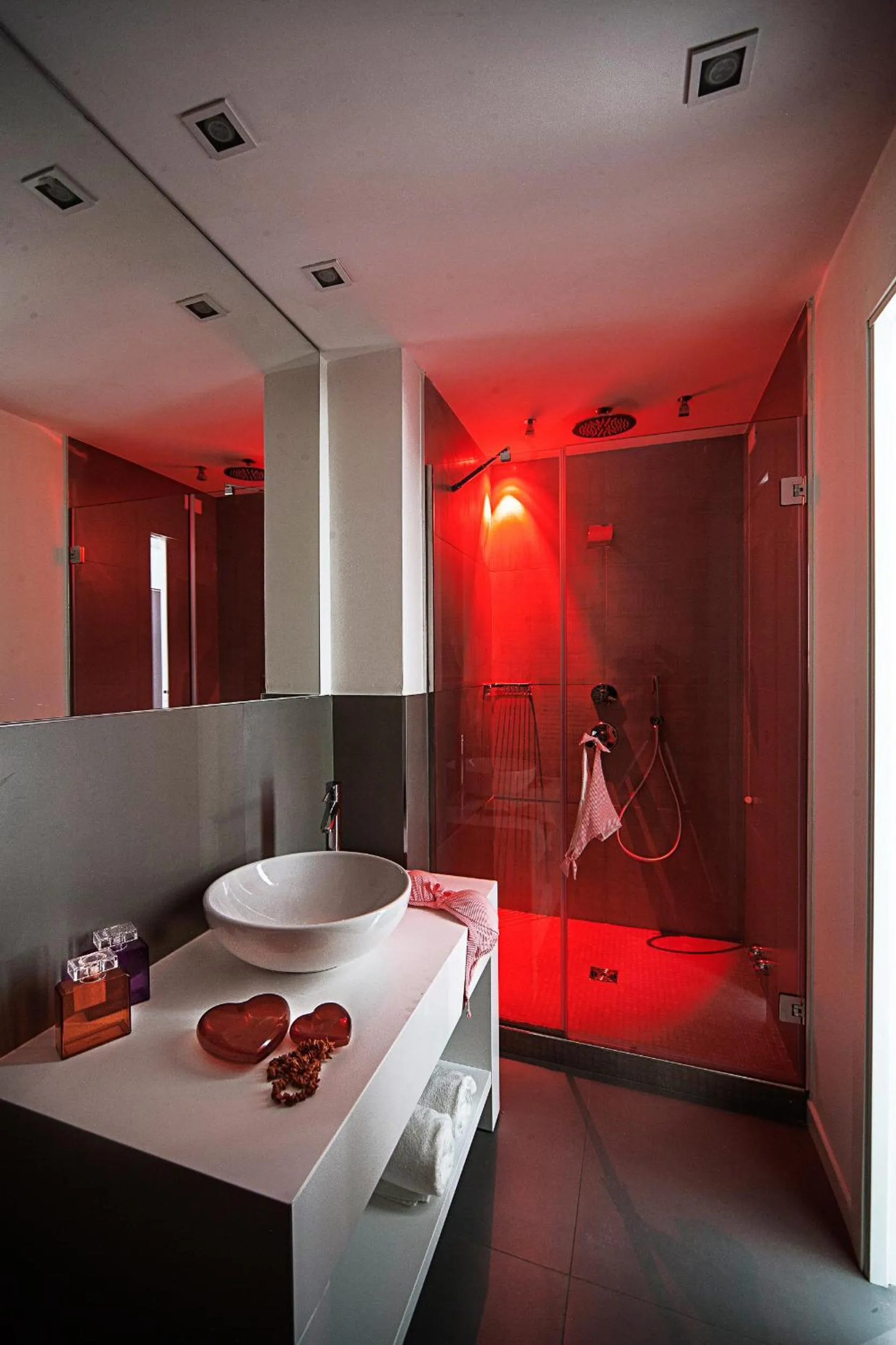 Shower in Love Boat Hotel - The Original