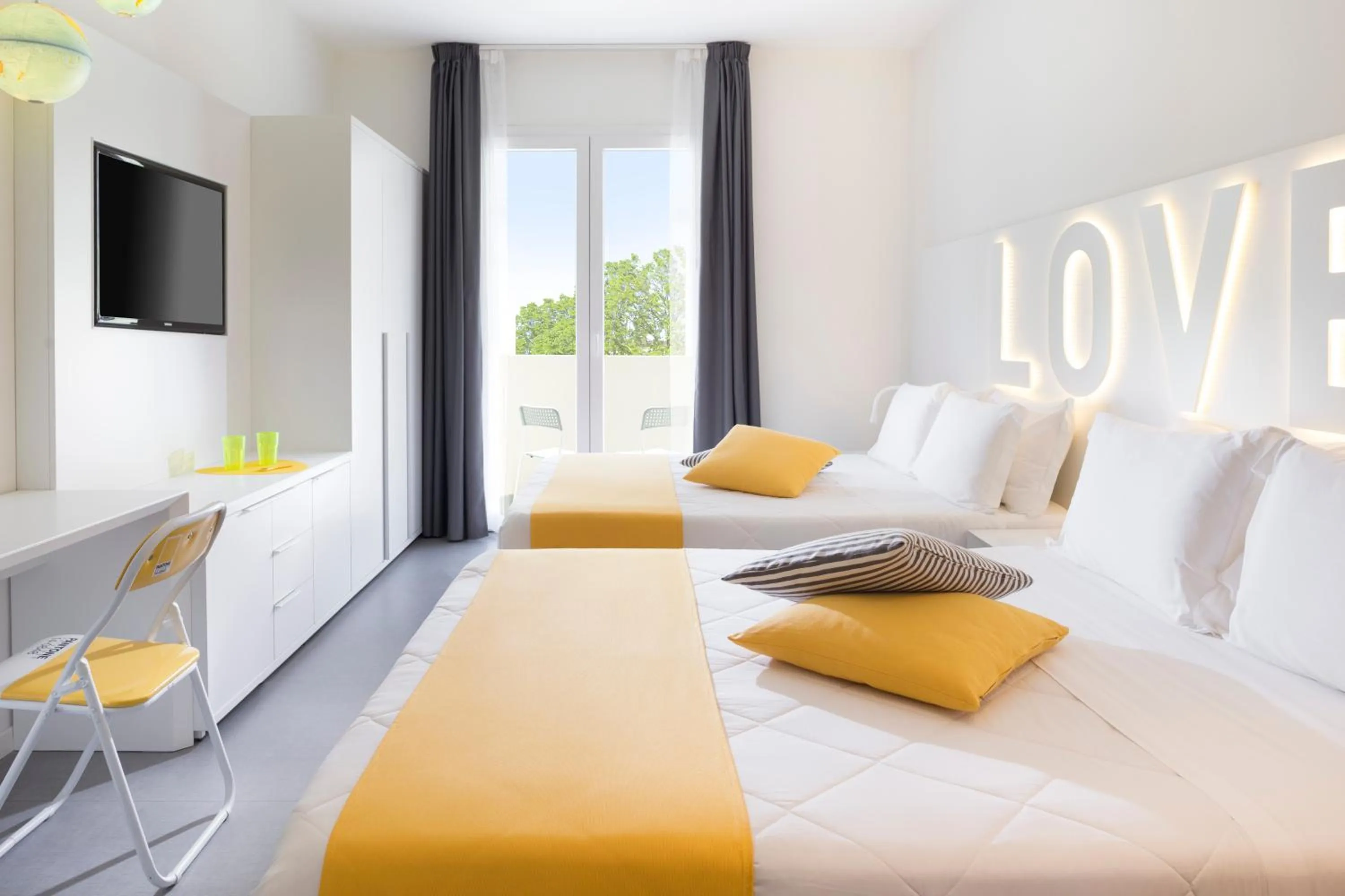 Photo of the whole room, Bed in Love Boat Hotel - The Original