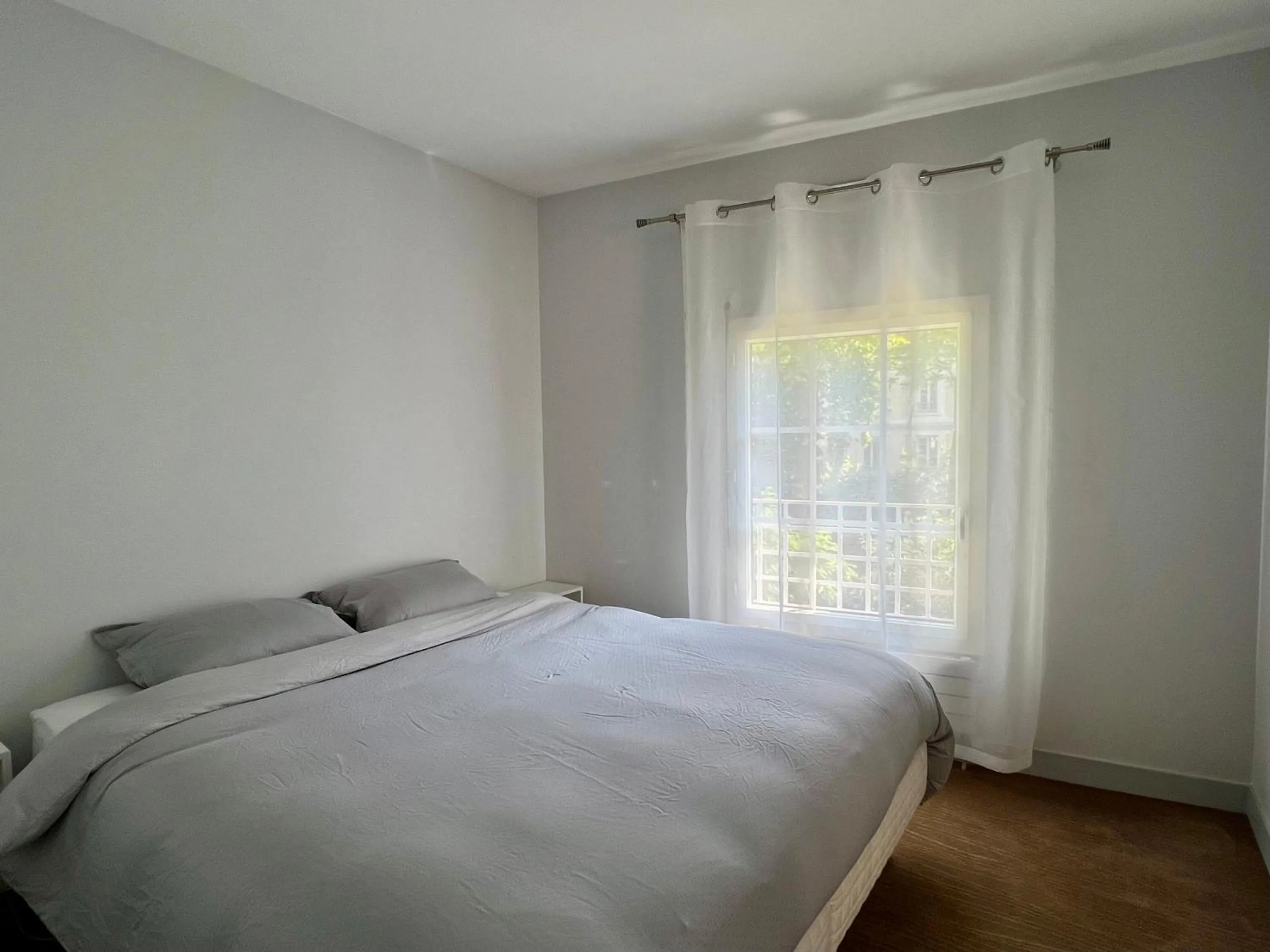 Spacious & modern flat close to Parc Monceau