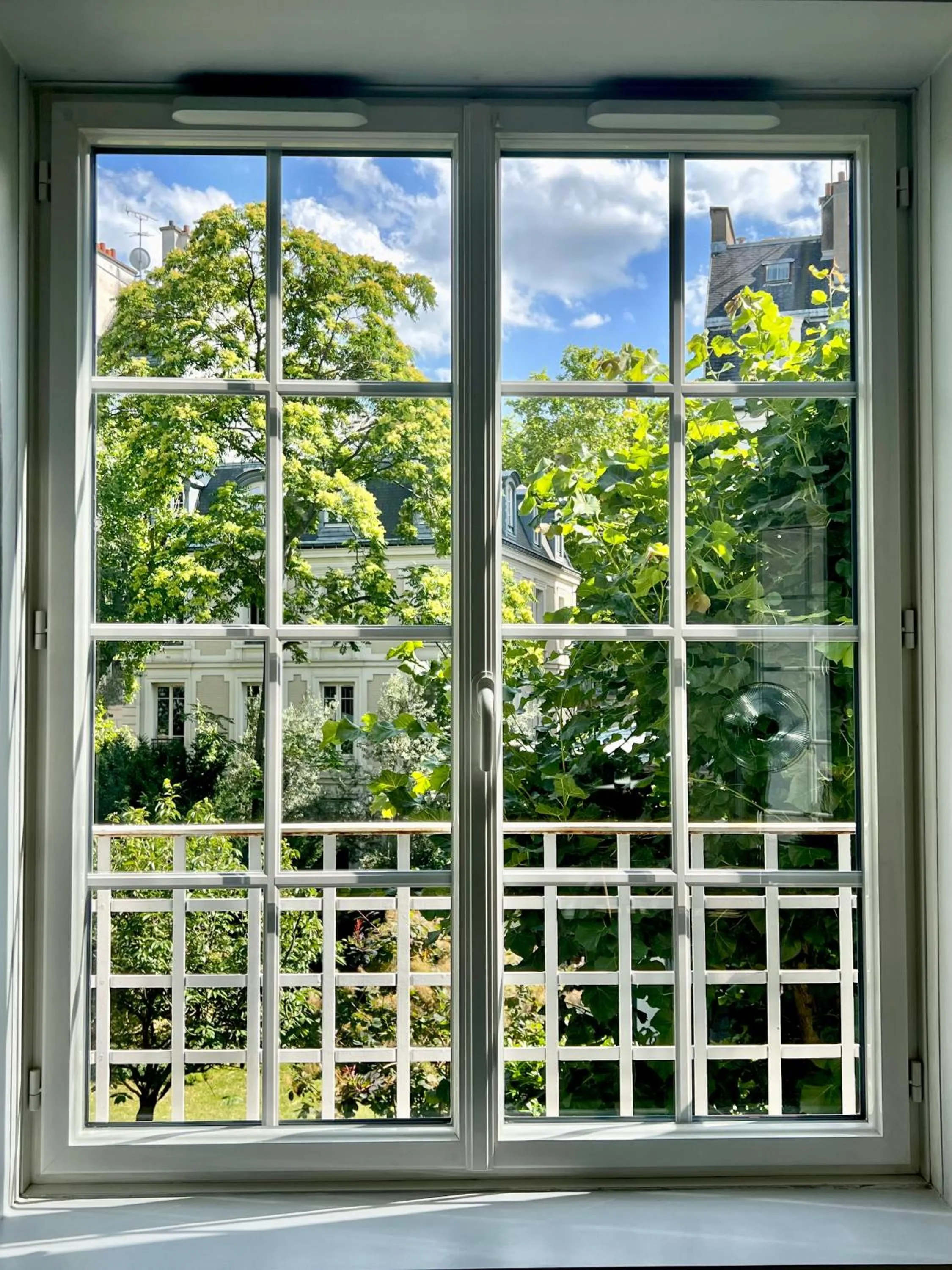 Spacious & modern flat close to Parc Monceau