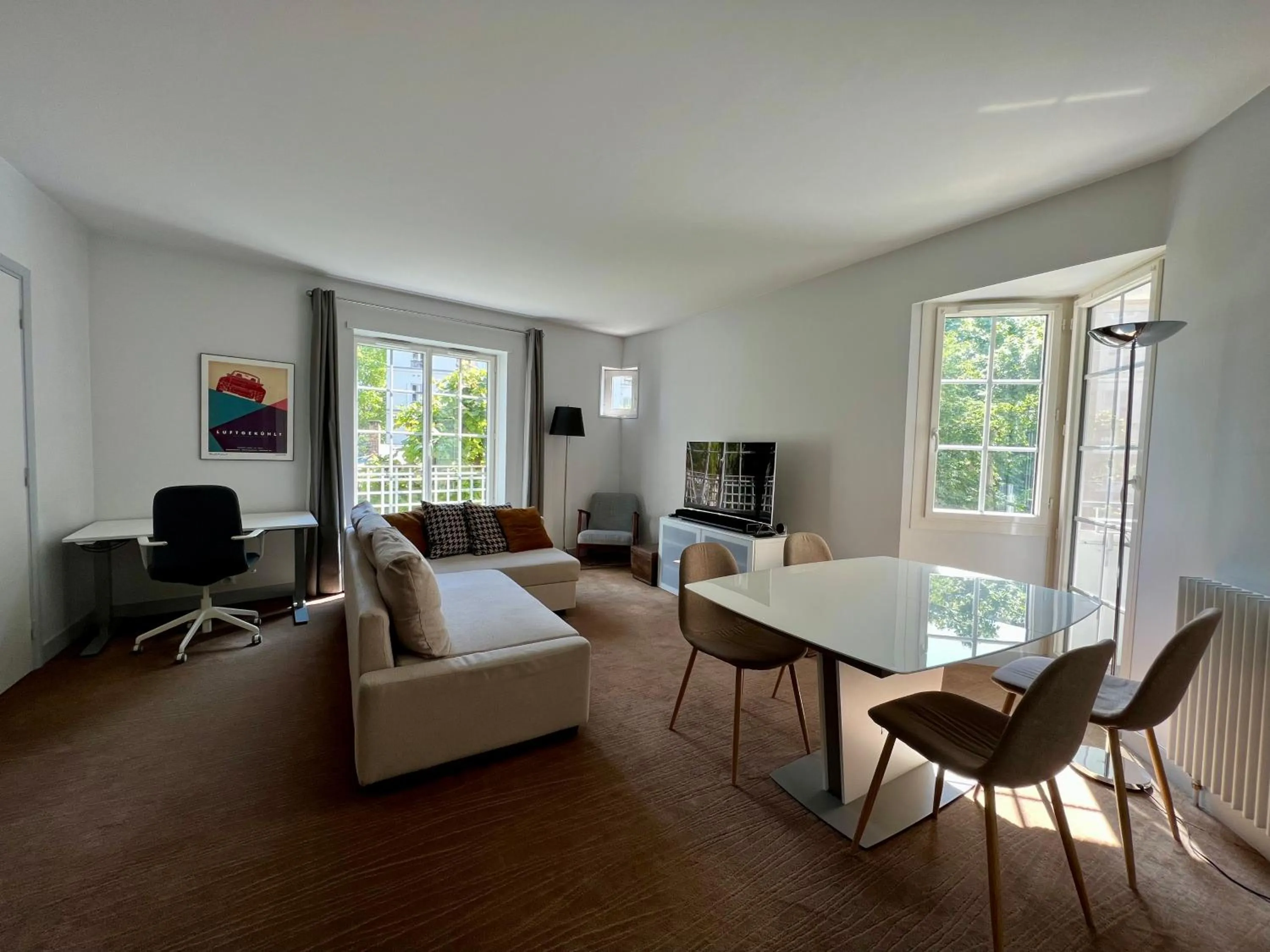 Spacious & modern flat close to Parc Monceau