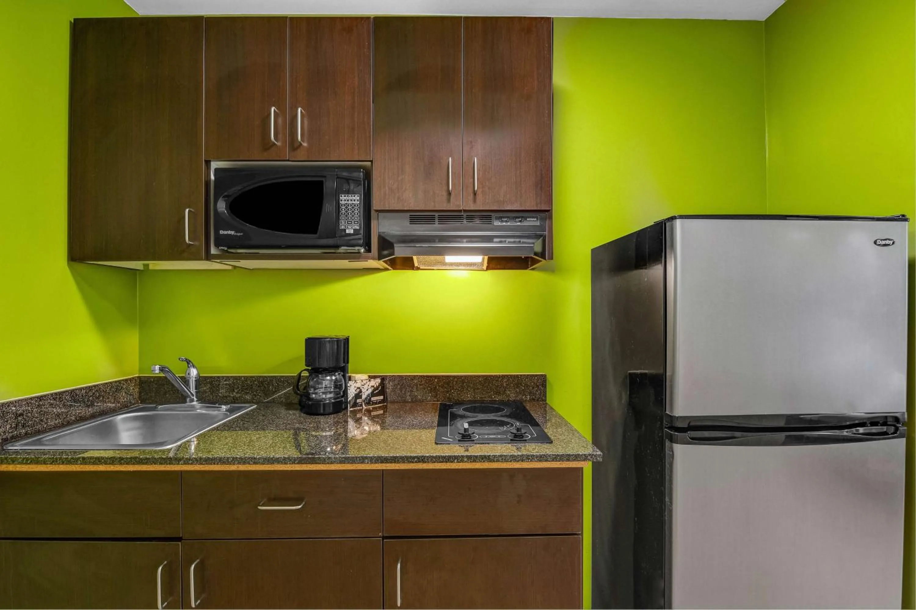 Photo of the whole room in Studio 6-Atlanta, GA - Chamblee