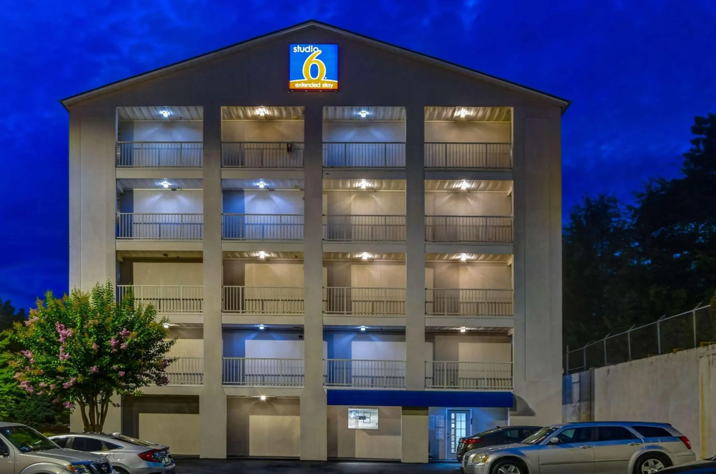 Property building in Studio 6-Atlanta, GA - Chamblee Property building in Studio 6-Atlanta, GA - Chamblee