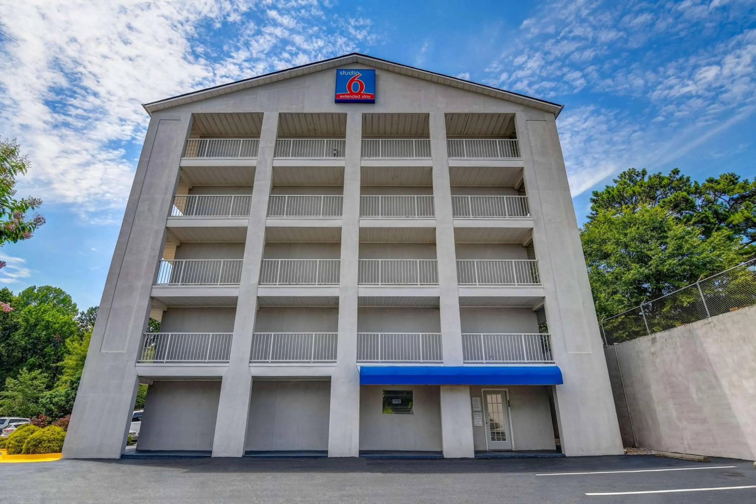 Property building in Studio 6-Atlanta, GA - Chamblee