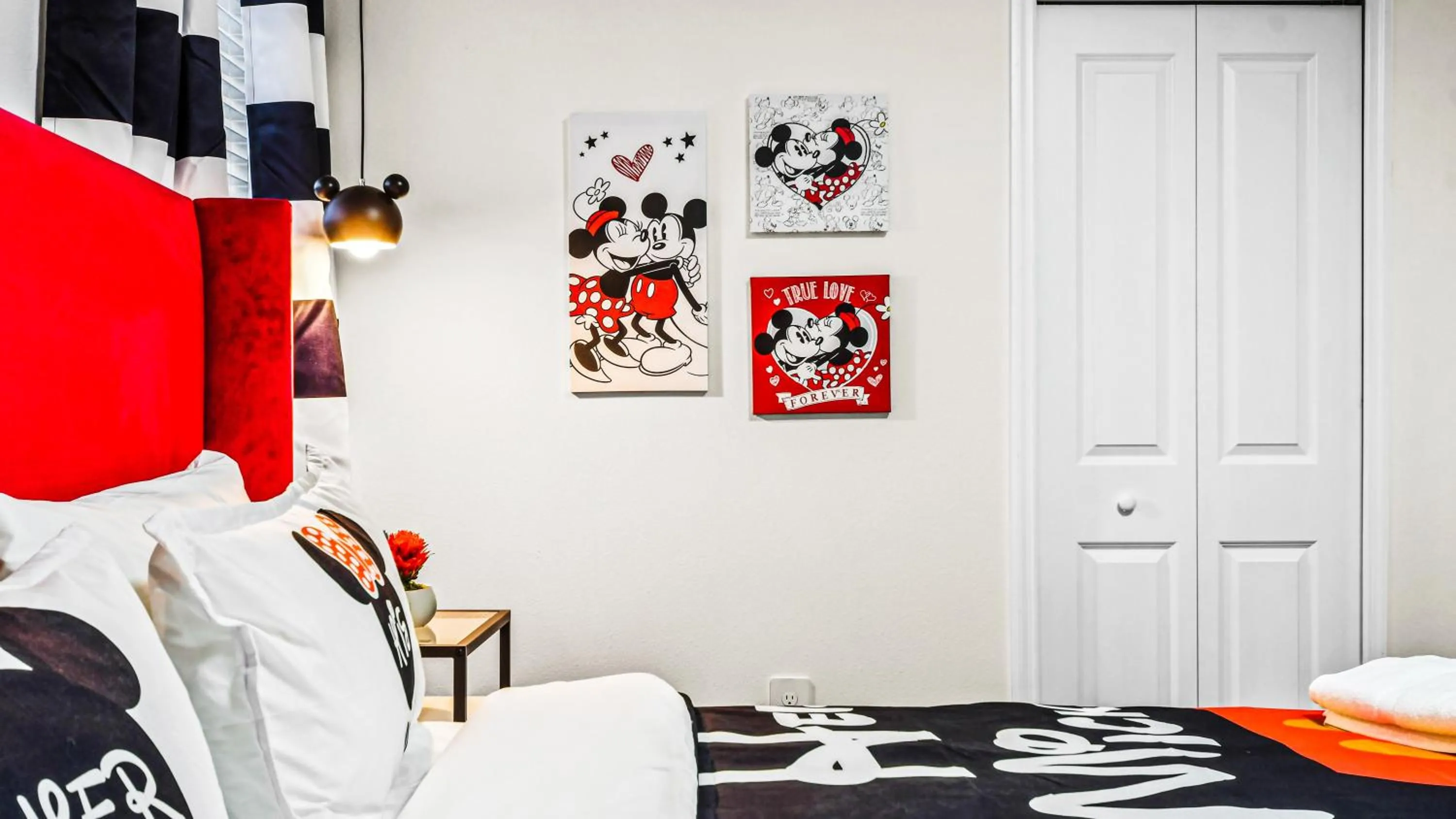 Themed Rooms & Pool in Storey Lake Resort