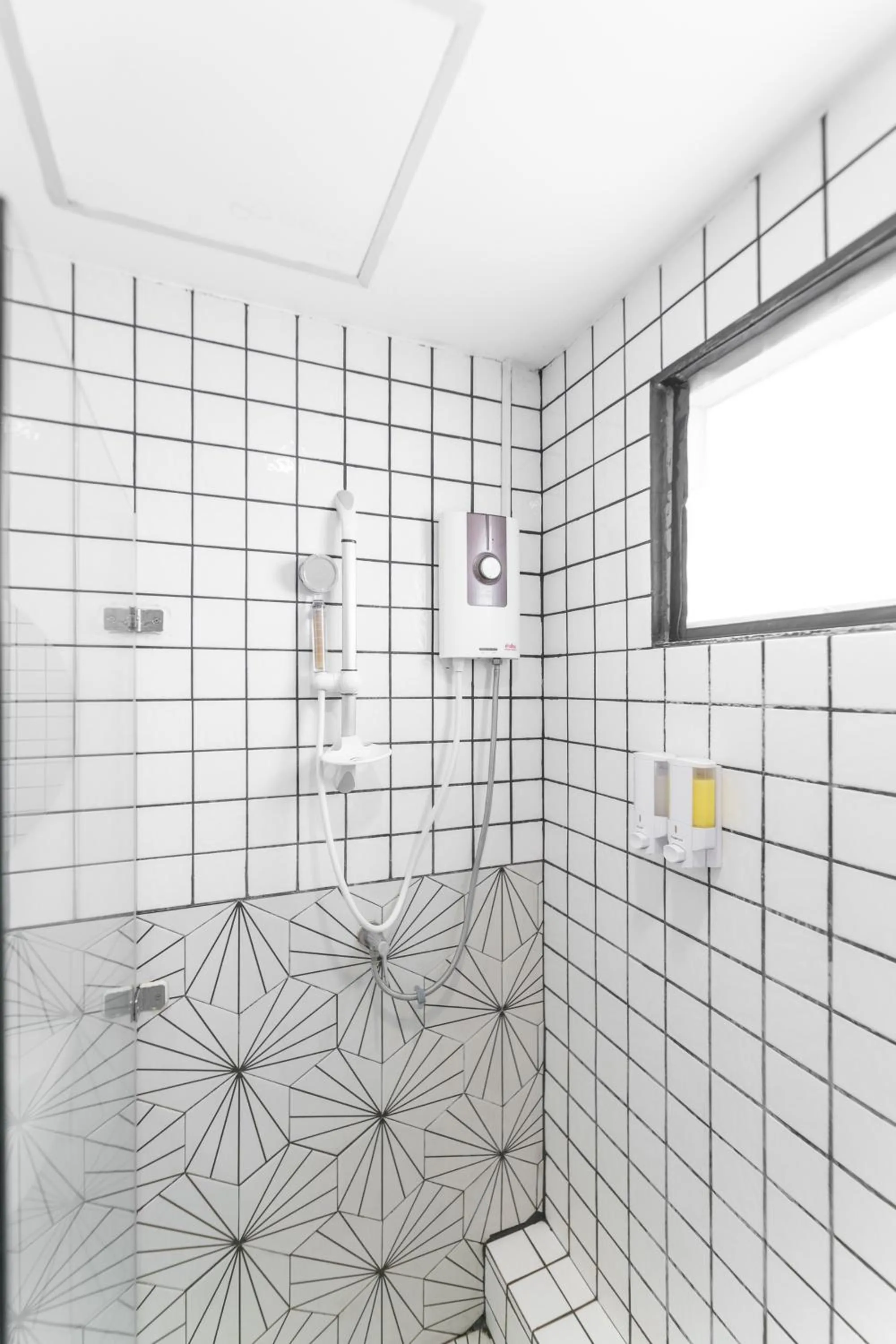 Craft studio apartment by Beginning with,3BR​ in heart of Nimman